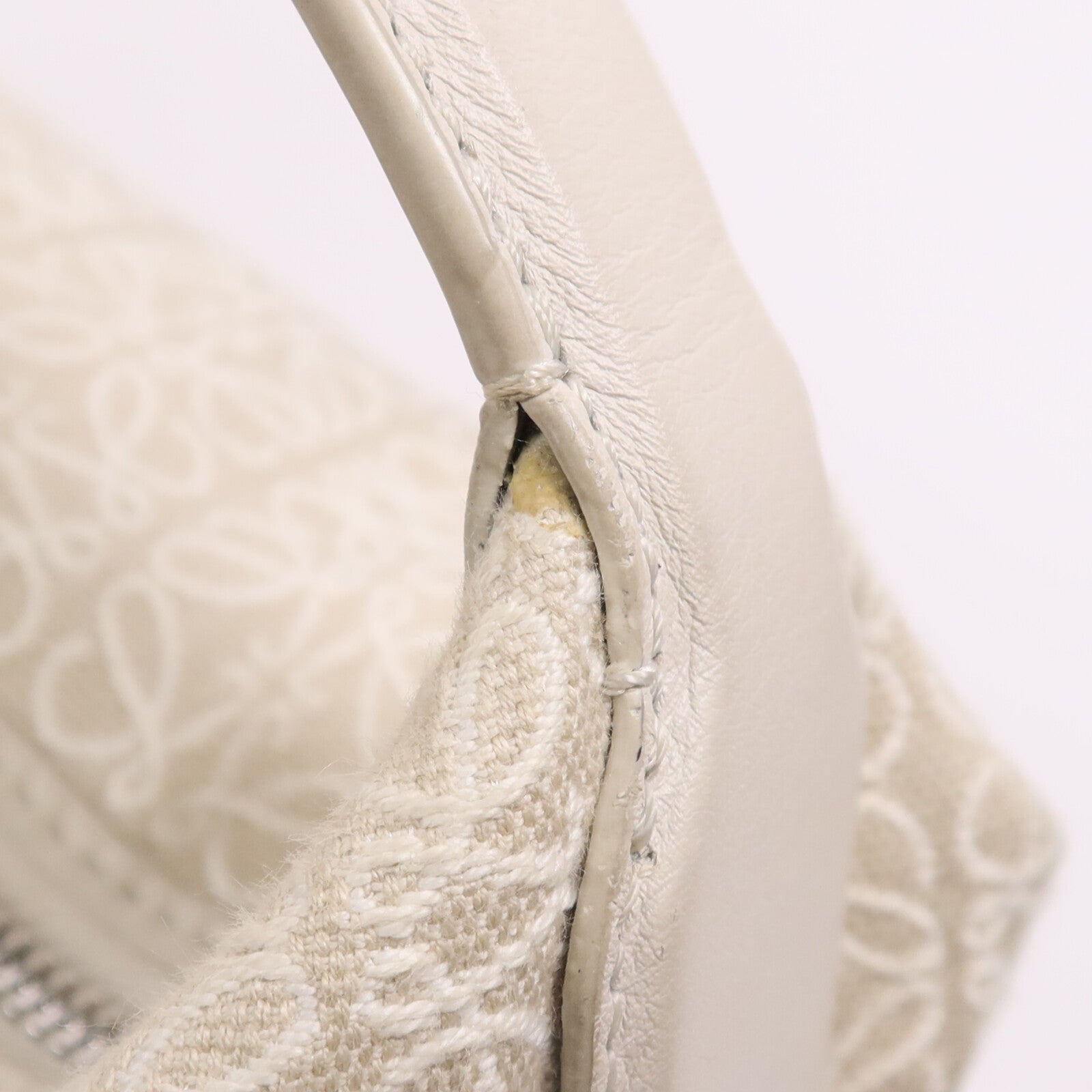 LOEWE 帆布Cubi Bag銀扣肩背袋