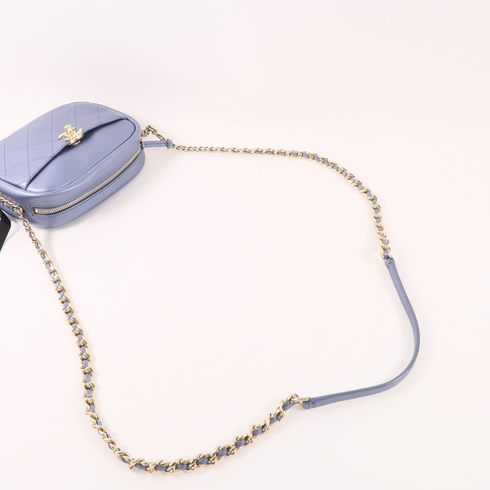 CHANEL 牛皮皮革Camera Case金扣肩背袋