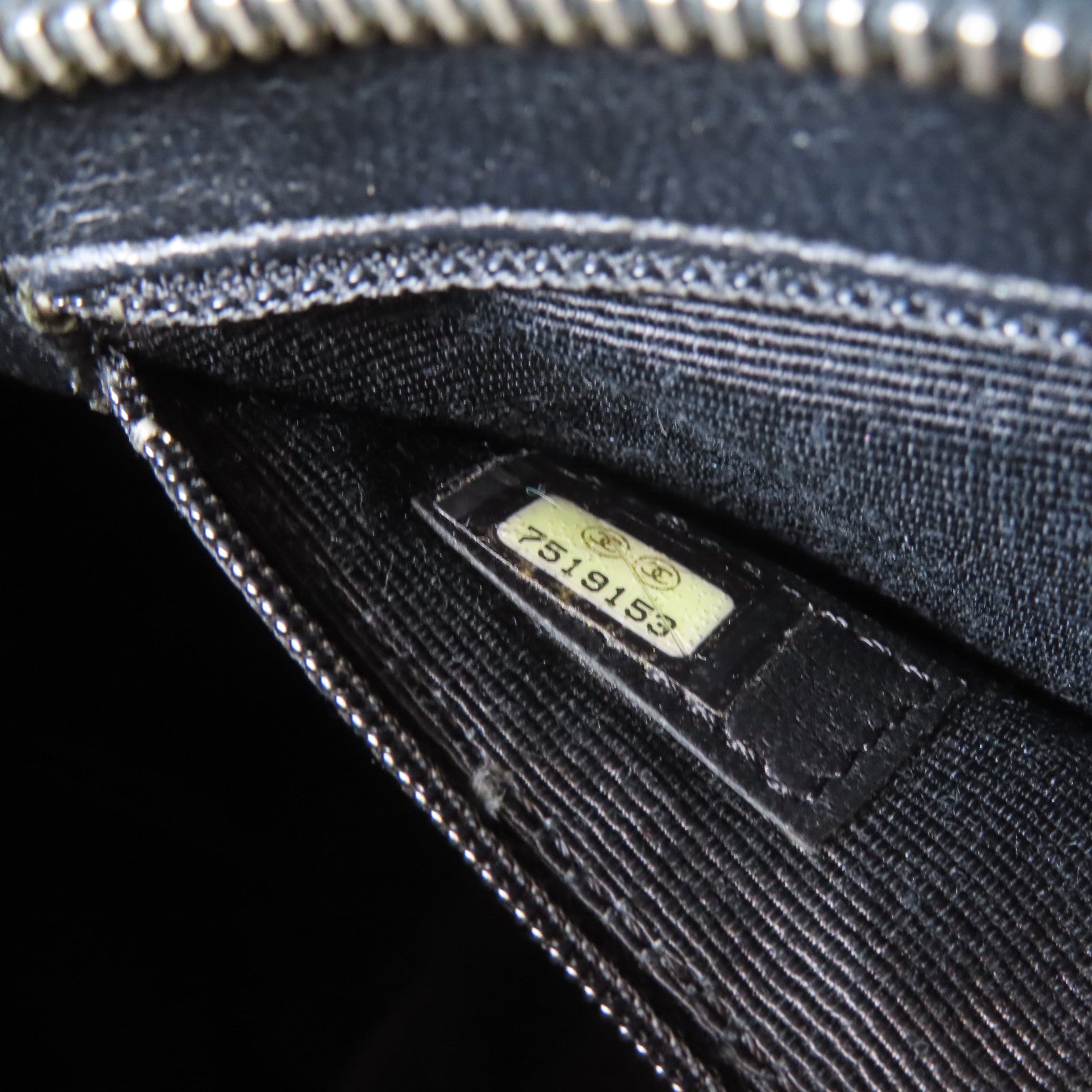CHANEL 【激減優惠】菱格Caviar皮革Shoulder Bag銀扣肩背袋黑色
