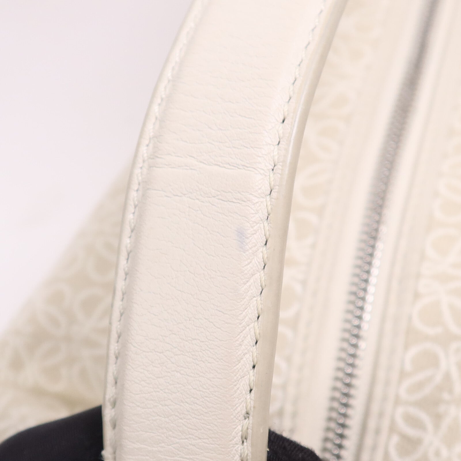 LOEWE 帆布Cubi Bag銀扣肩背袋