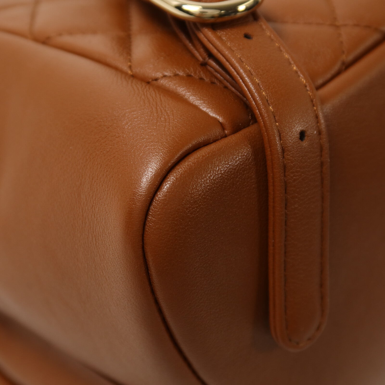 CHANEL 牛皮皮革Backpack金扣鏈帶背包