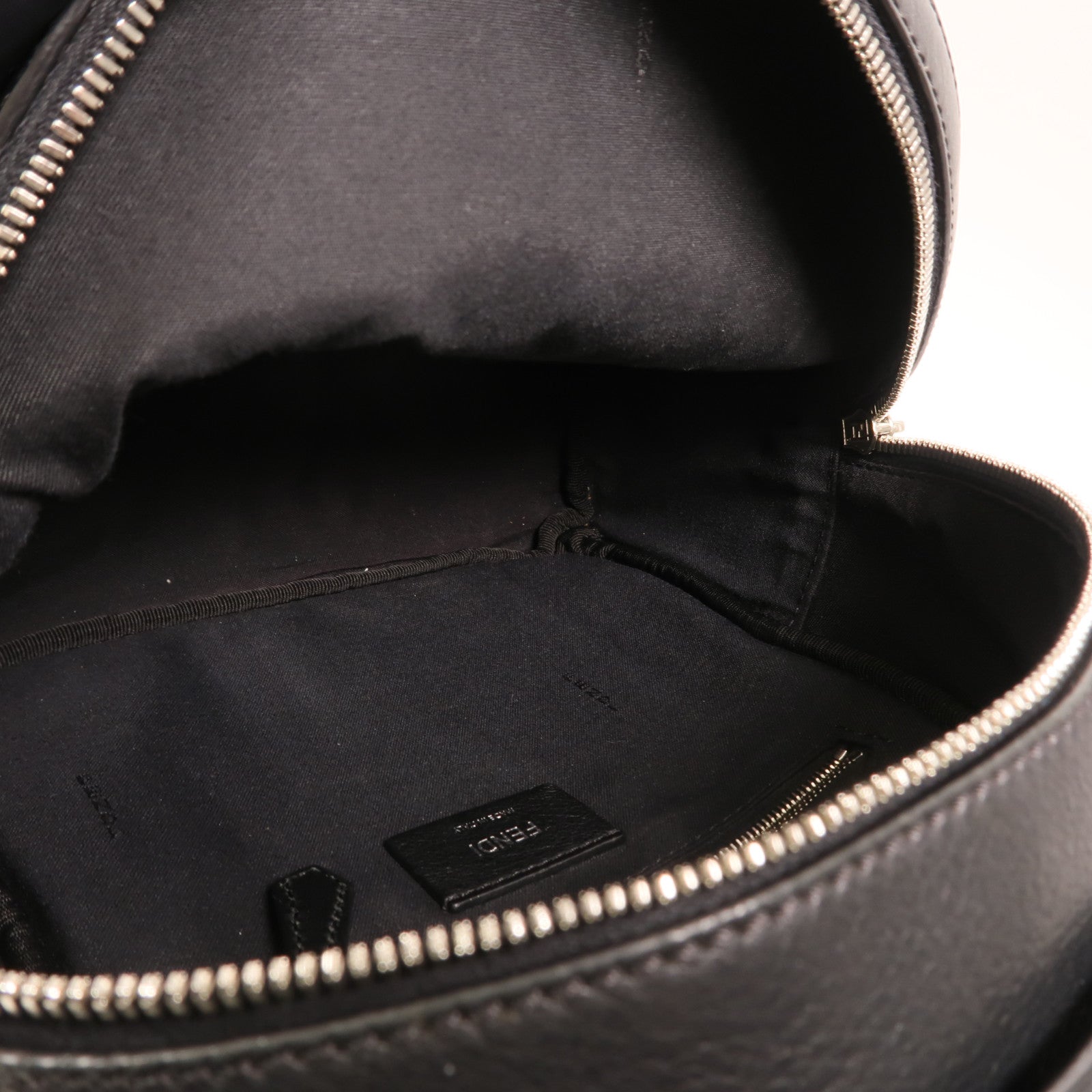 FENDI 牛皮皮革Roma Backpack銀扣背包