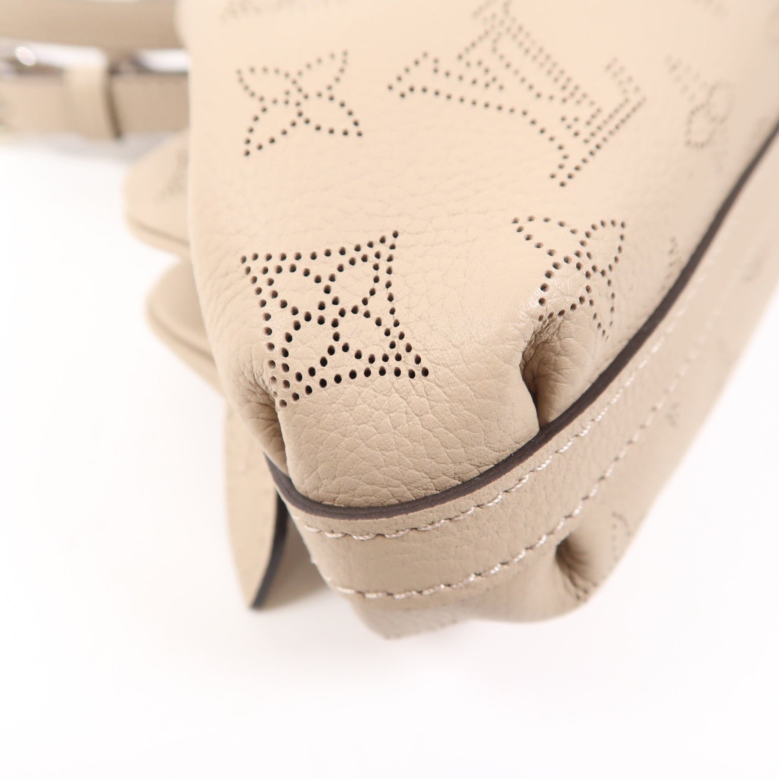 LOUIS VUITTON 【激減優惠】Monogram Mahina Scala Mini Pouch銀扣肩背袋