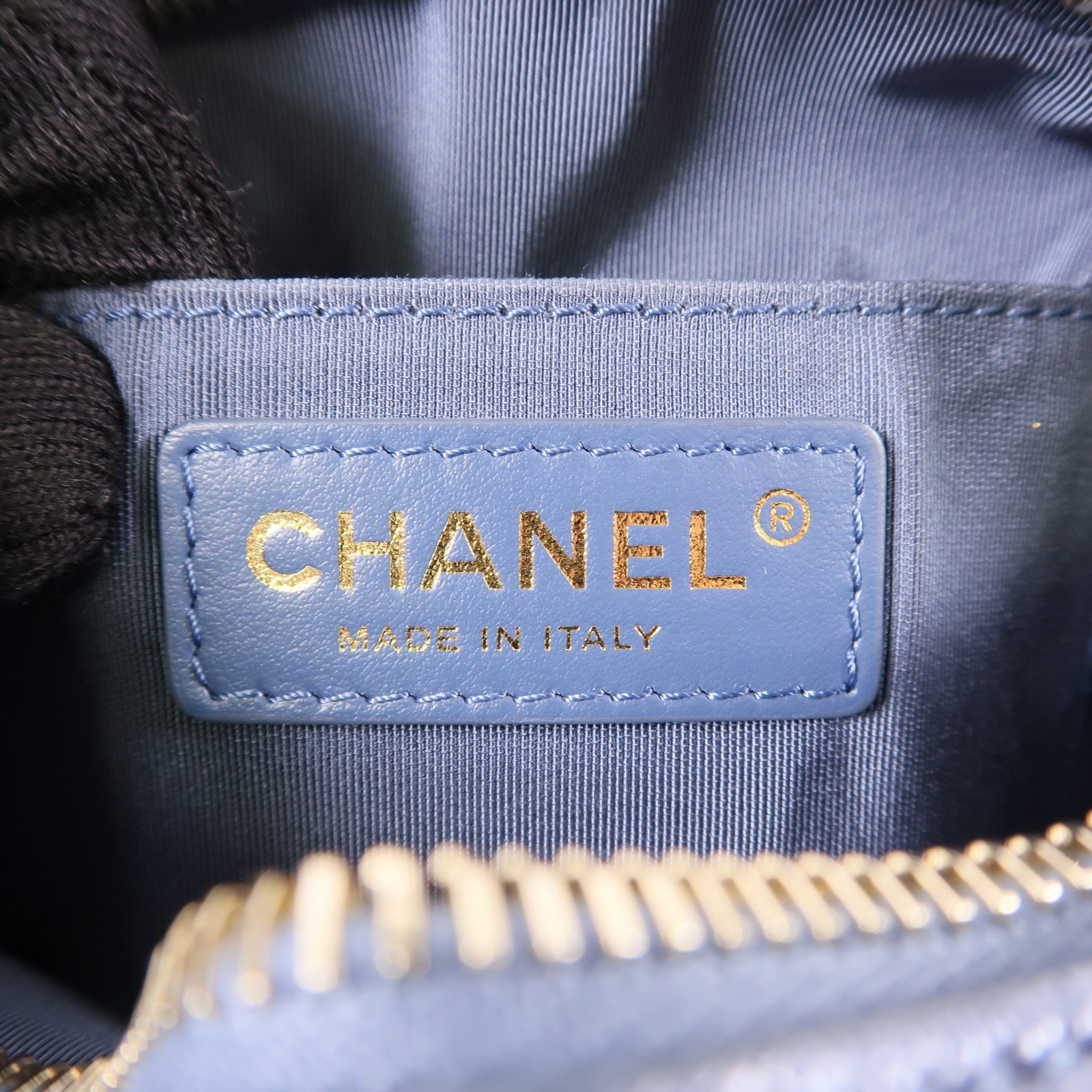 CHANEL 牛皮皮革Camera Case金扣肩背袋