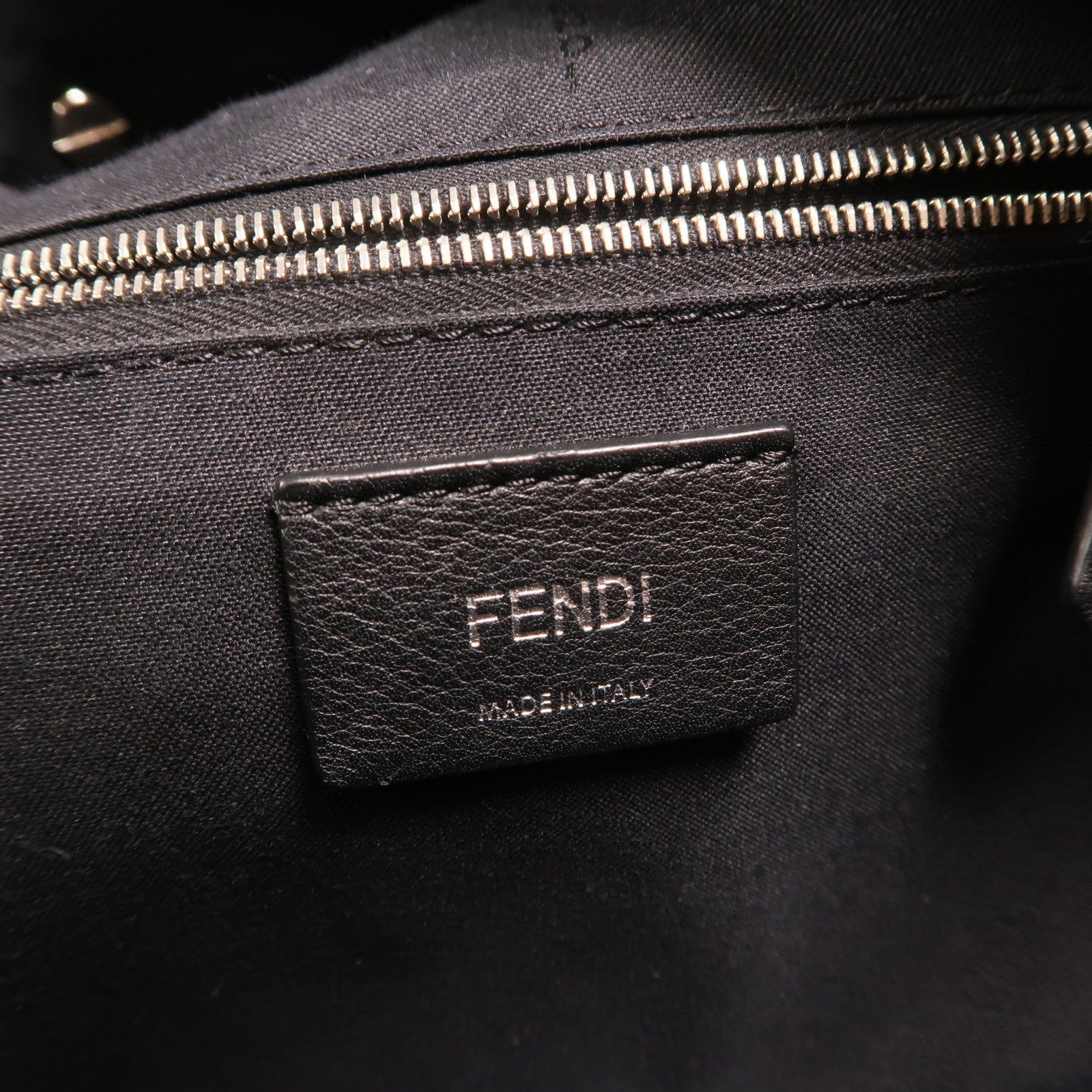 FENDI 牛皮皮革Roma Backpack銀扣背包