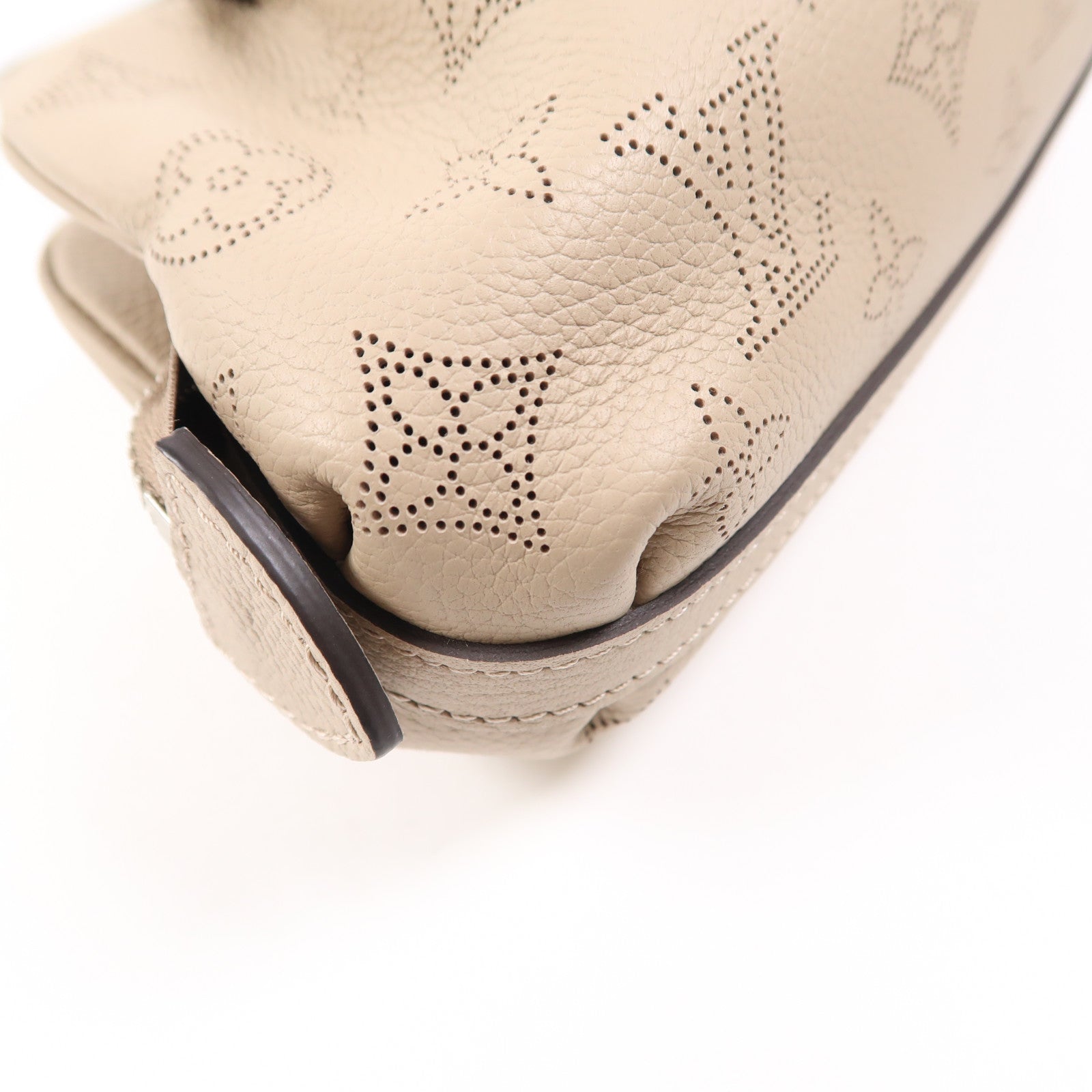 LOUIS VUITTON Monogram Mahina Scala Mini Pouch銀扣肩背袋