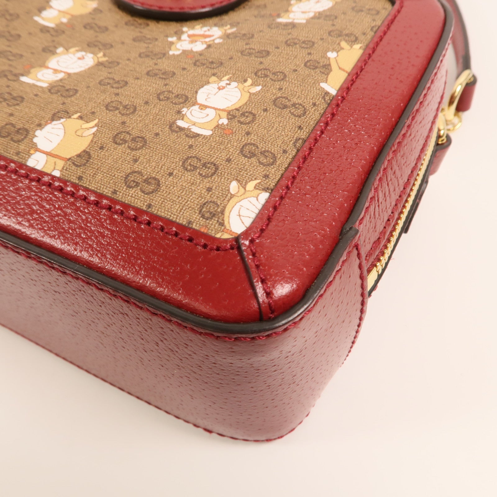 GUCCI 塗層帆布Doraemon Micro GG Supreme鏈帶手挽肩背兩用袋