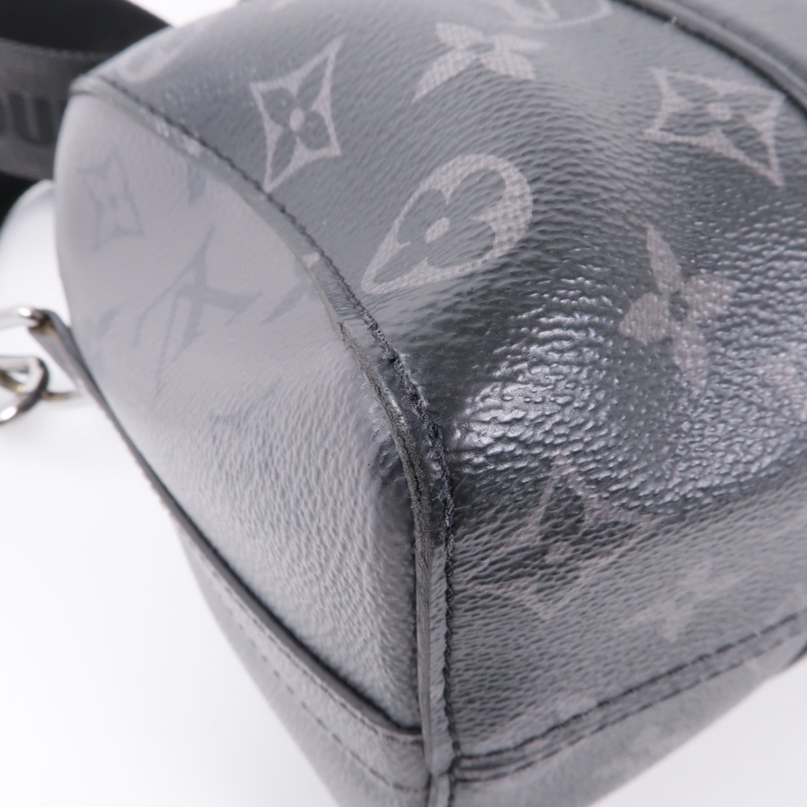 LOUIS VUITTON Monogram Eclipse City Keepall銀扣肩背袋
