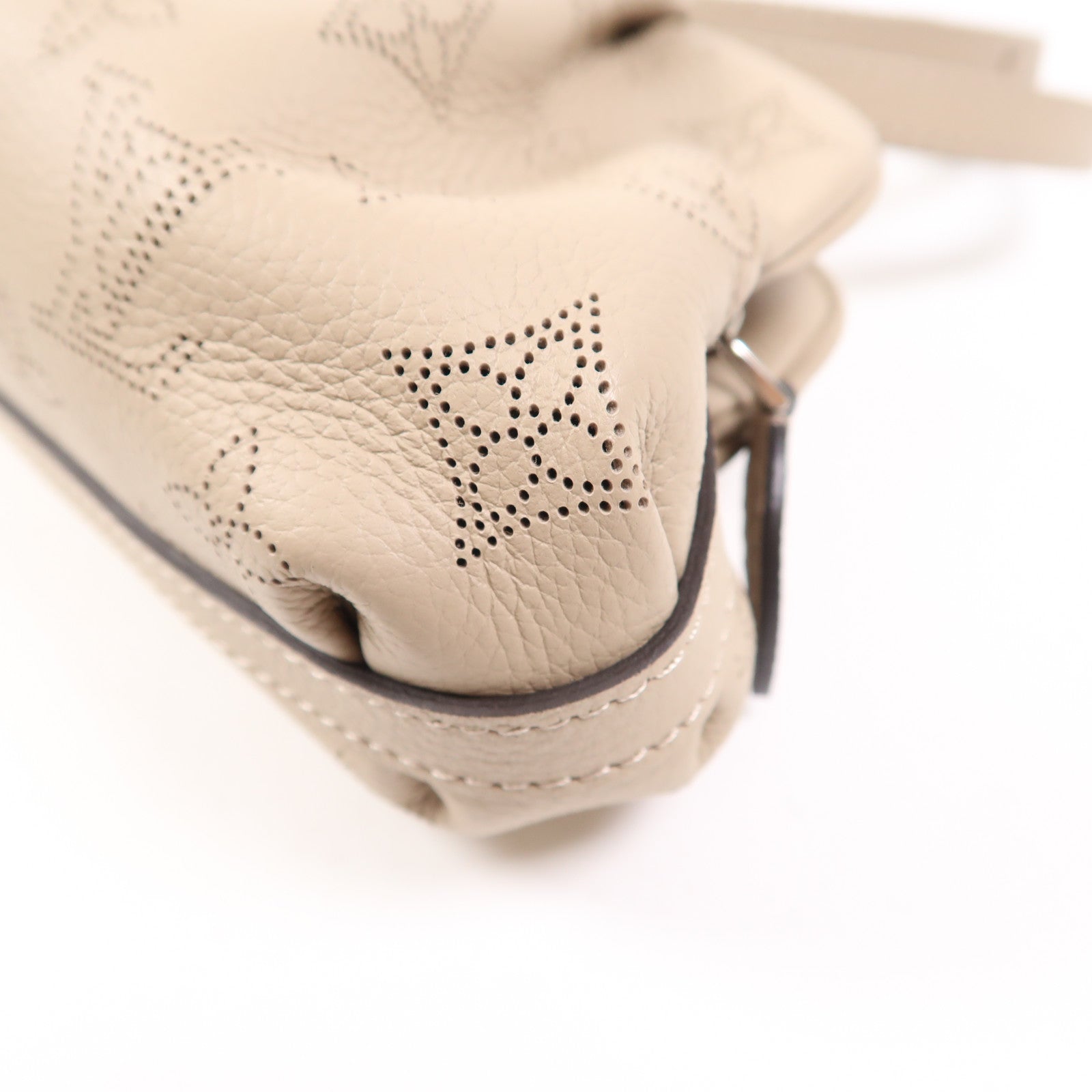 LOUIS VUITTON 【激減優惠】Monogram Mahina Scala Mini Pouch銀扣肩背袋