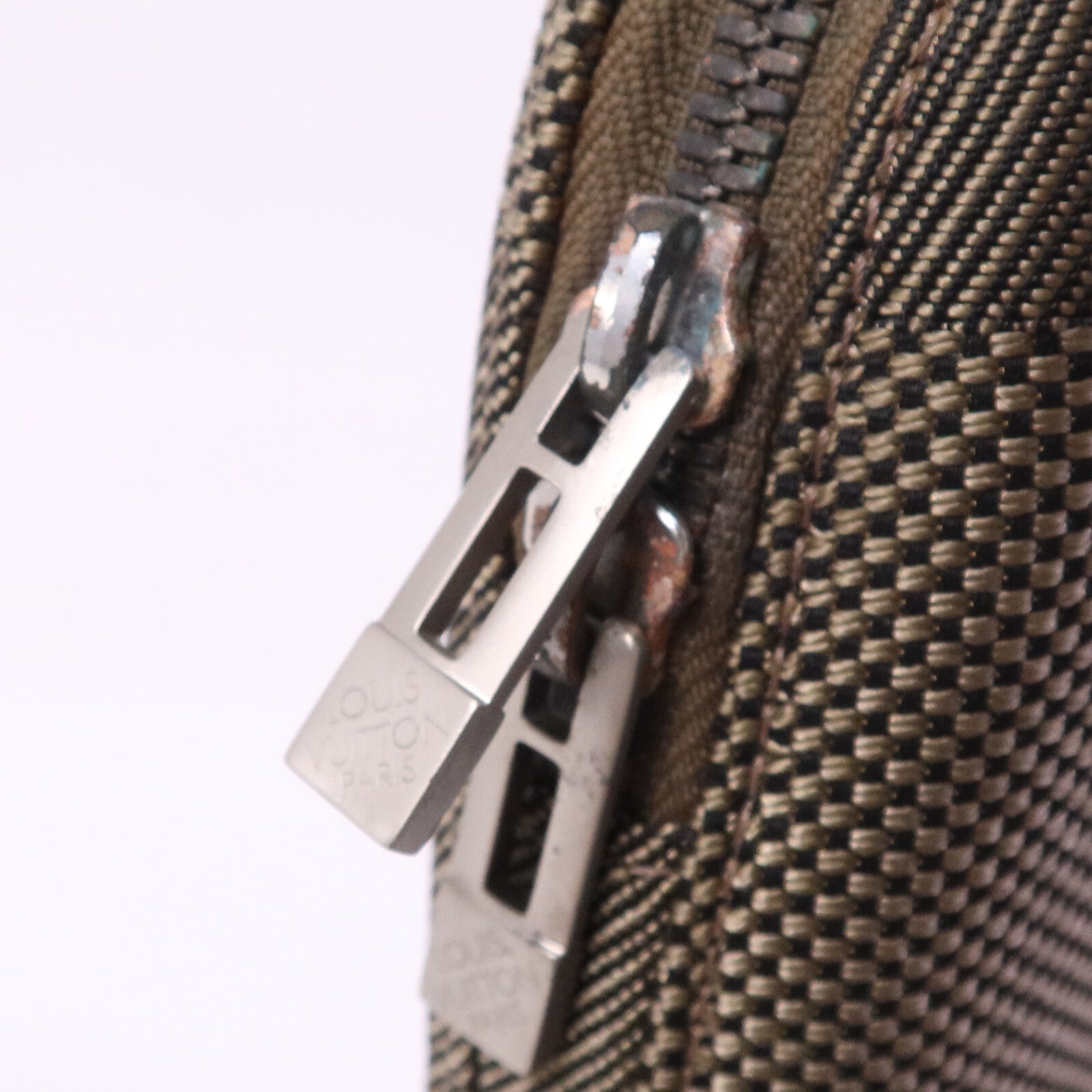 LOUIS VUITTON Damier Geant Mage Sling Bag銀扣腰包