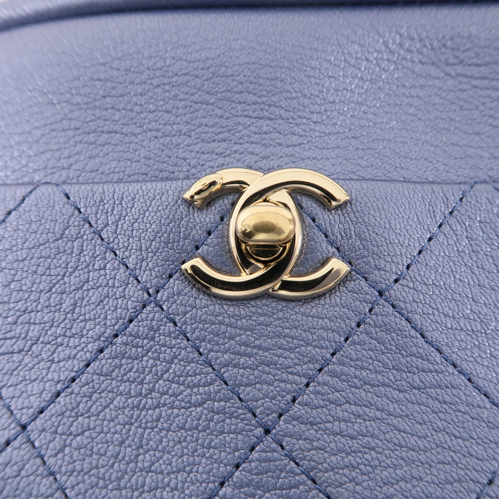 CHANEL 牛皮皮革Camera Case金扣肩背袋