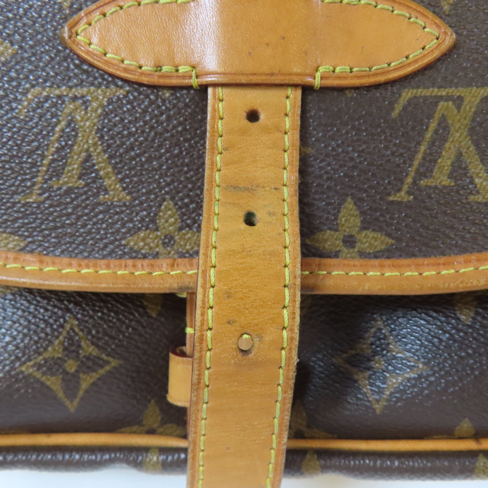 LOUIS VUITTON Monogram Saumur MM金扣肩背袋啡色
