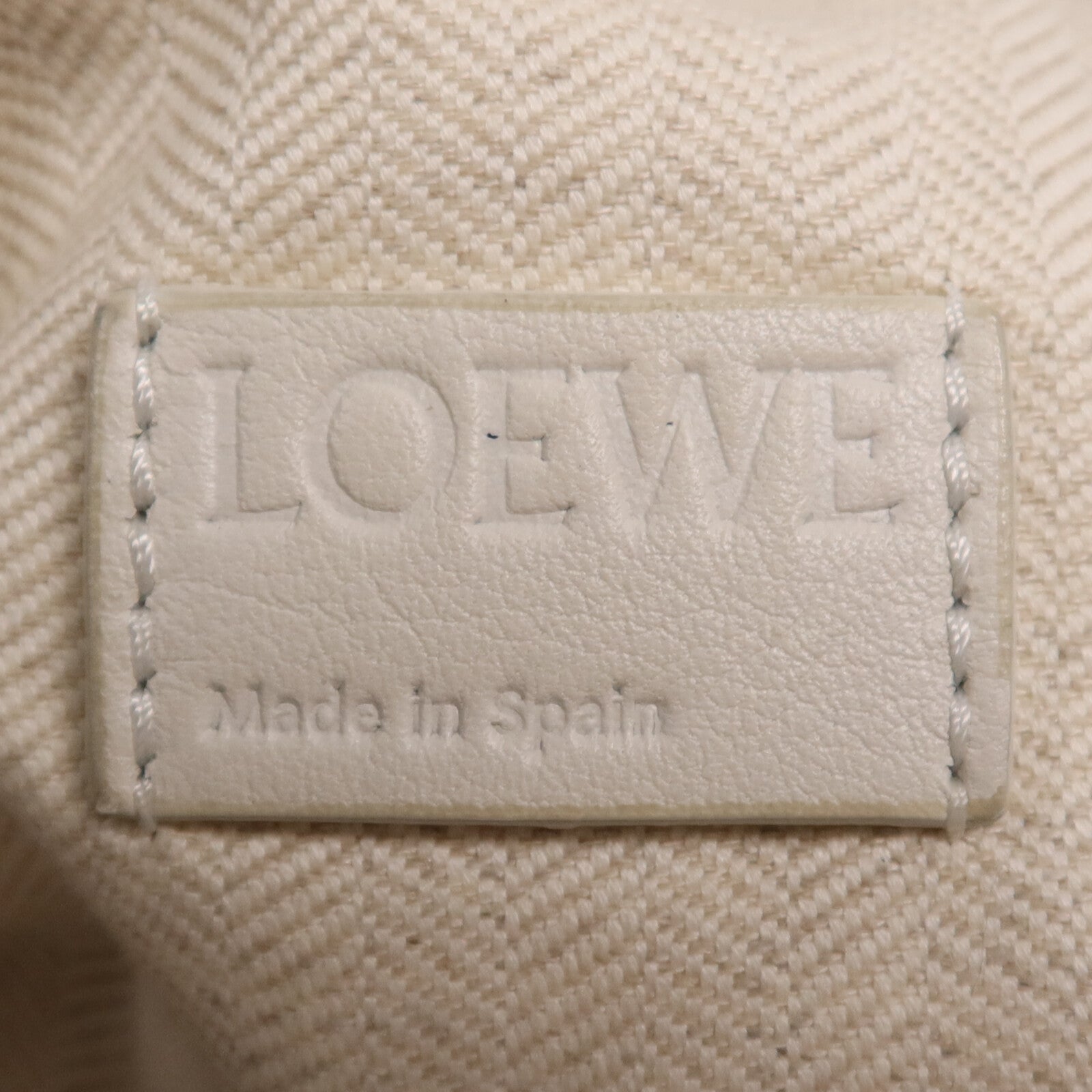 LOEWE 帆布Cubi Bag銀扣肩背袋