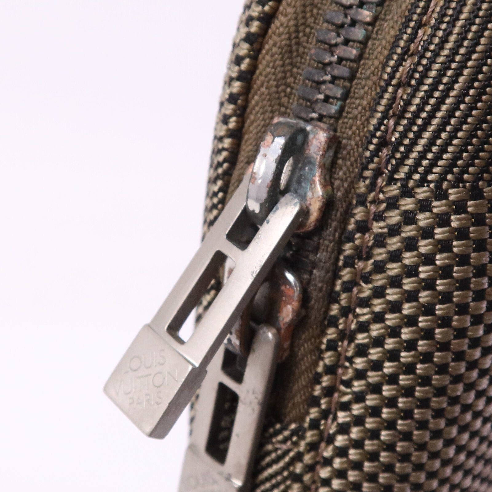 LOUIS VUITTON Damier Geant Mage Sling Bag銀扣腰包