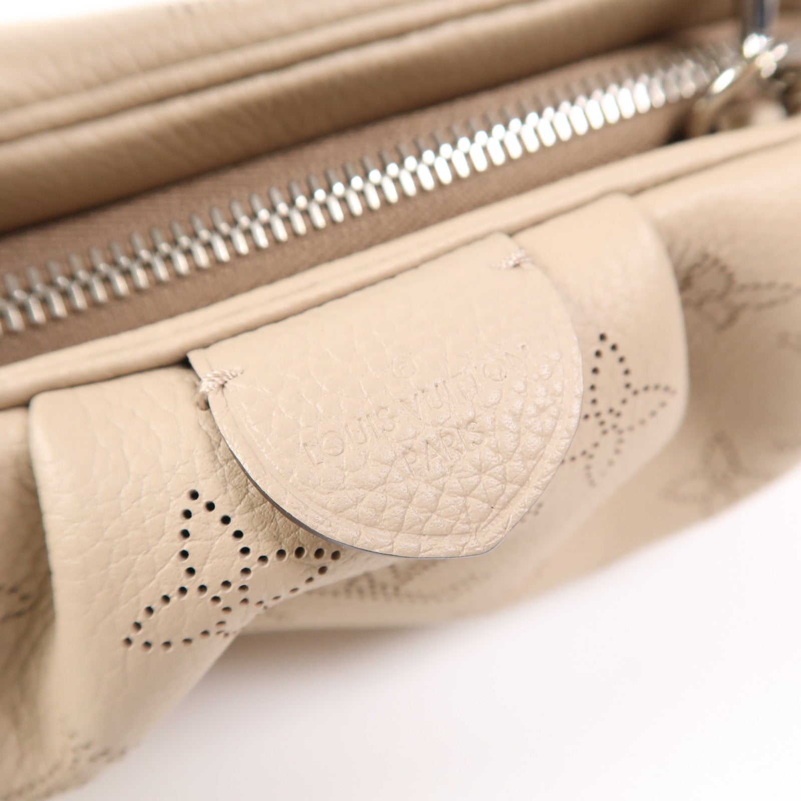 LOUIS VUITTON 【激減優惠】Monogram Mahina Scala Mini Pouch銀扣肩背袋