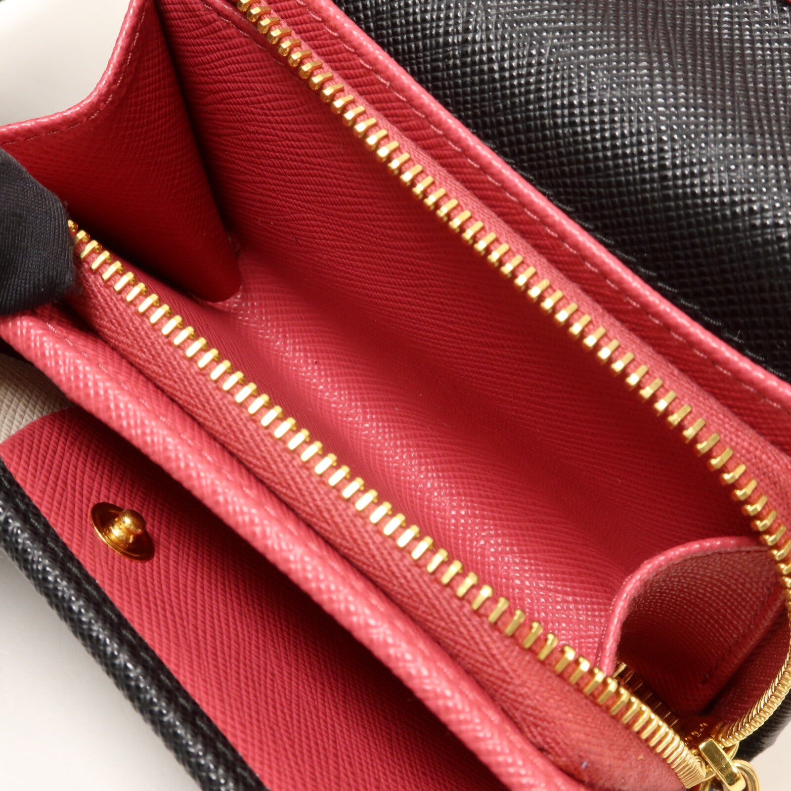 PRADA Saffiano皮革Fold Wallet錢包