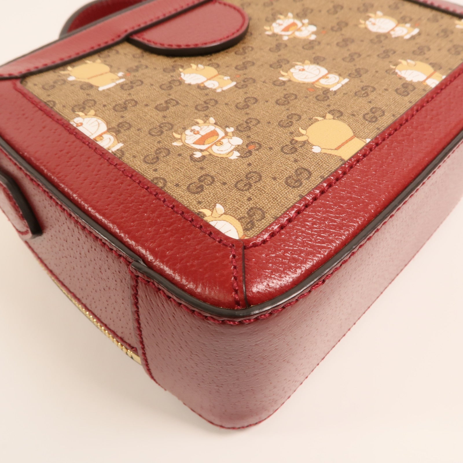 GUCCI 塗層帆布Doraemon Micro GG Supreme鏈帶手挽肩背兩用袋