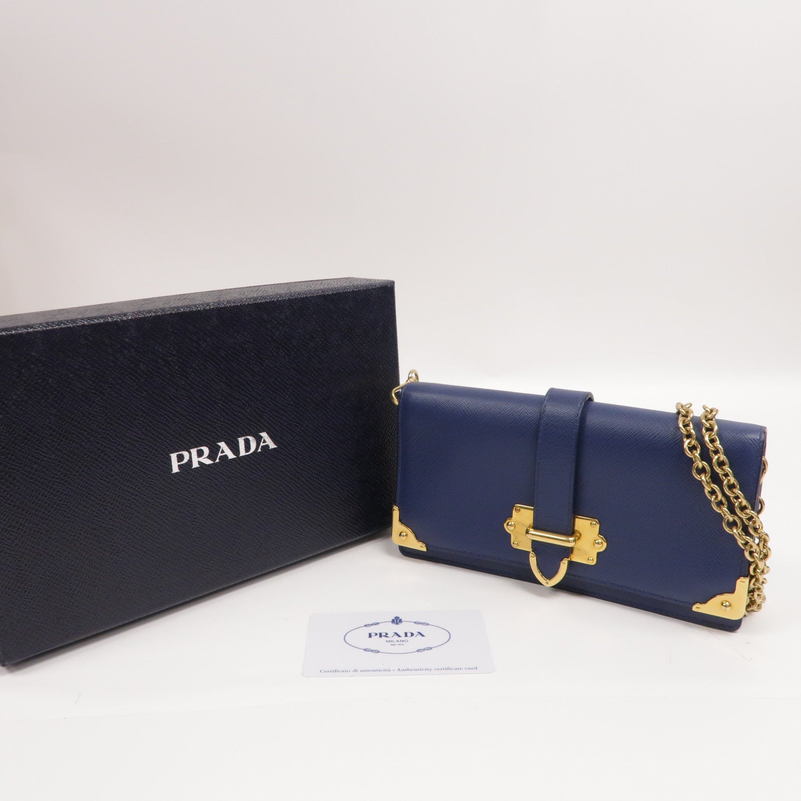 PRADA 牛皮皮革Cahier金扣鏈帶肩背袋深藍色