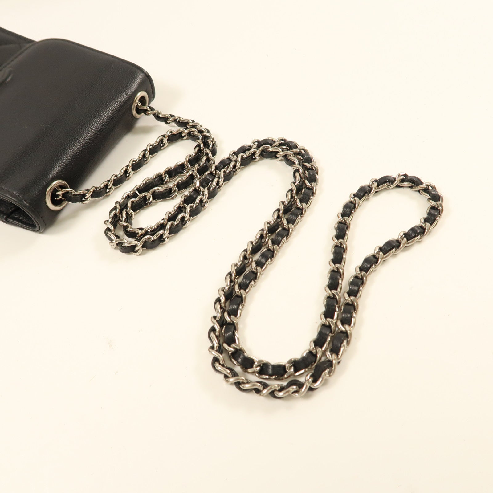 CHANEL 牛皮皮革Chain Shoulder銀扣鏈帶肩背袋黑色
