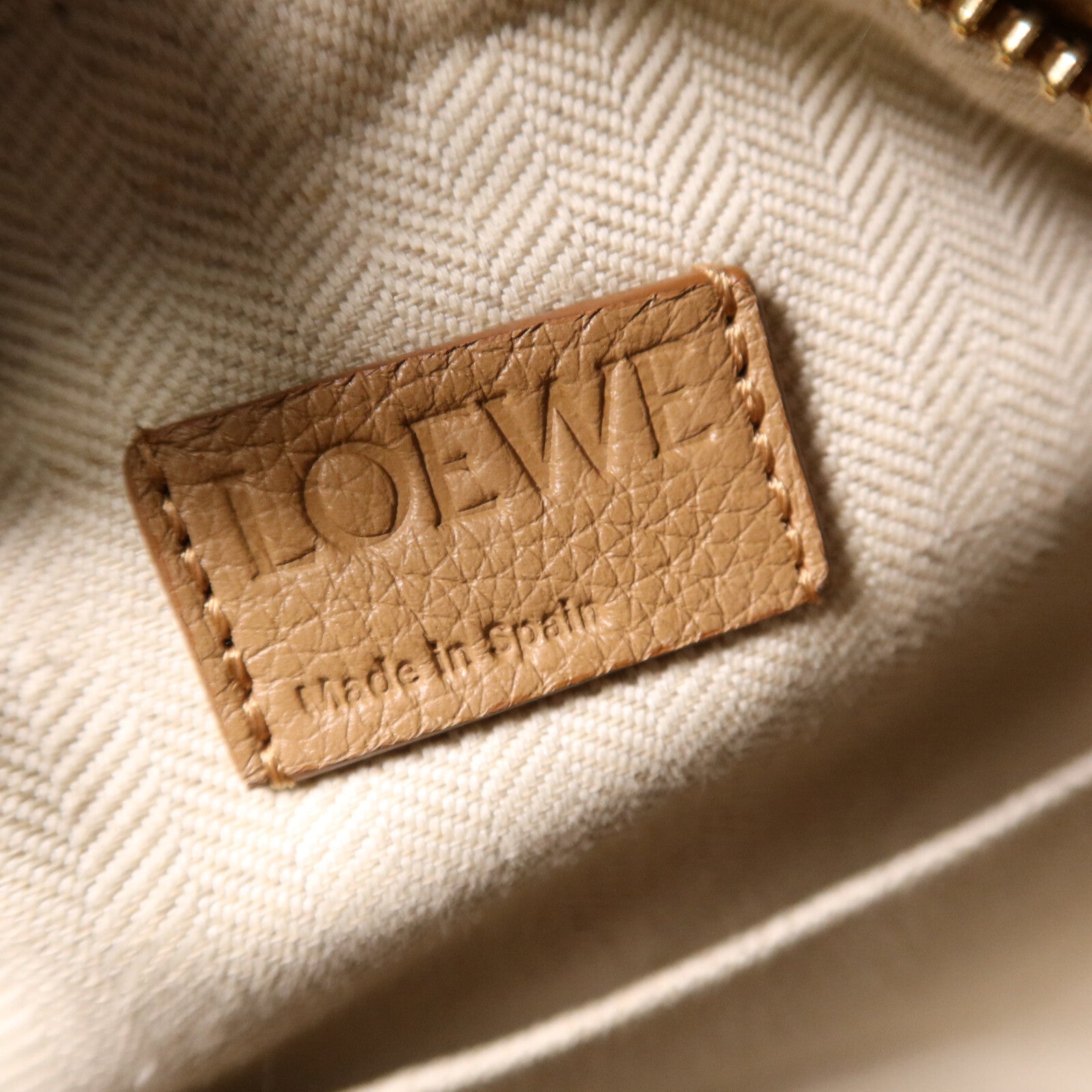 LOEWE 牛皮皮革Small Puzzle Edge金扣手挽肩背兩用袋