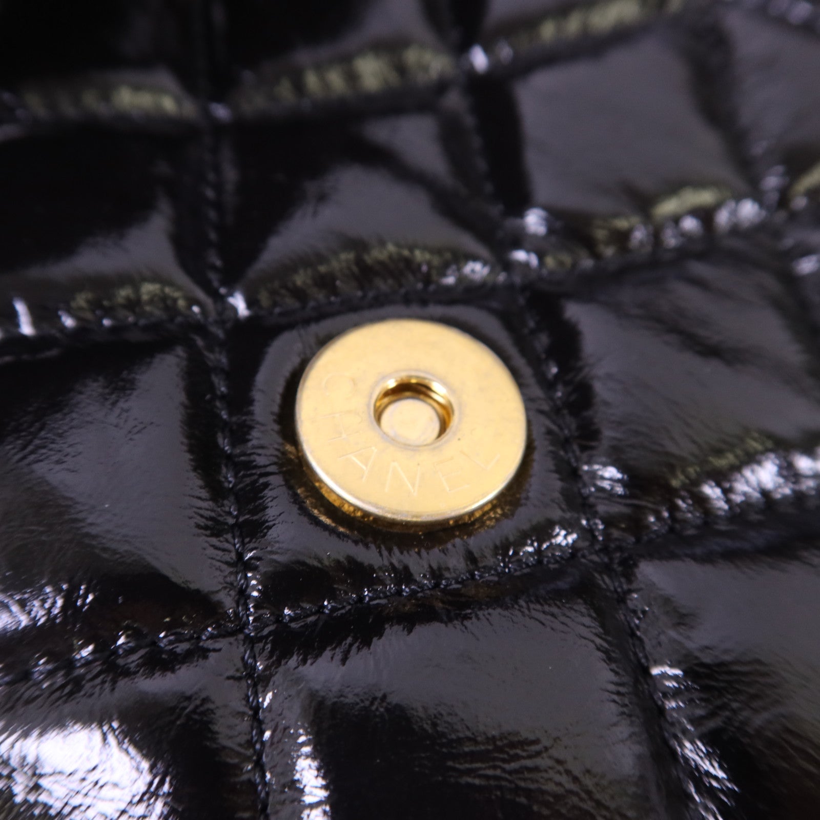 CHANEL 牛皮皮革Shiny Crumpled Hobo金扣鏈帶肩背袋