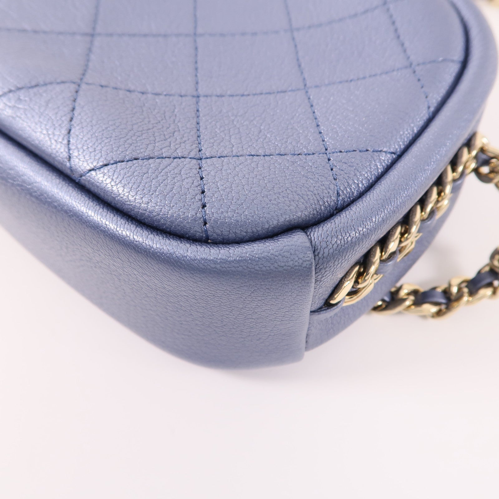 CHANEL 牛皮皮革Camera Case金扣肩背袋