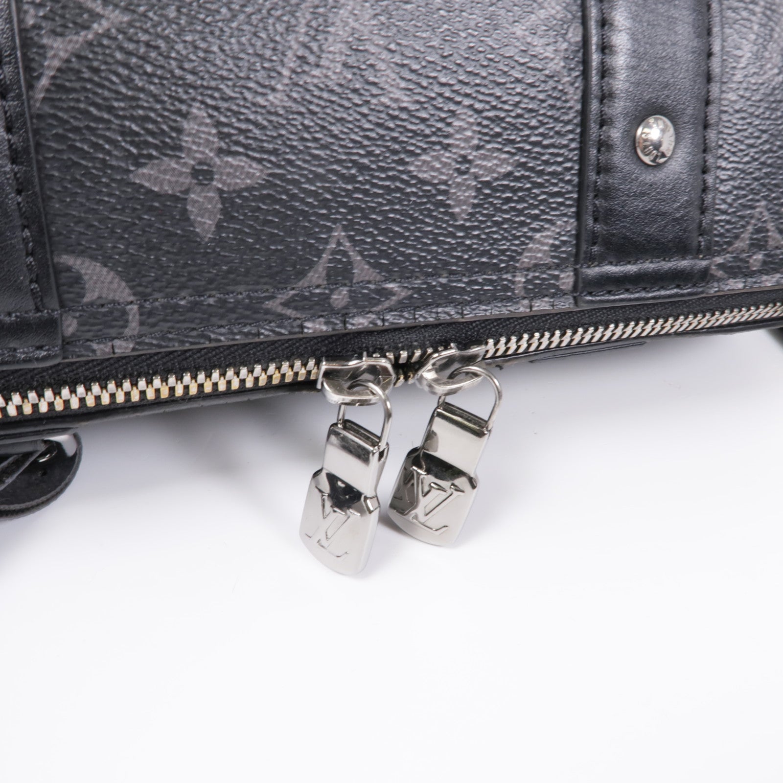 LOUIS VUITTON Monogram Eclipse City Keepall銀扣肩背袋