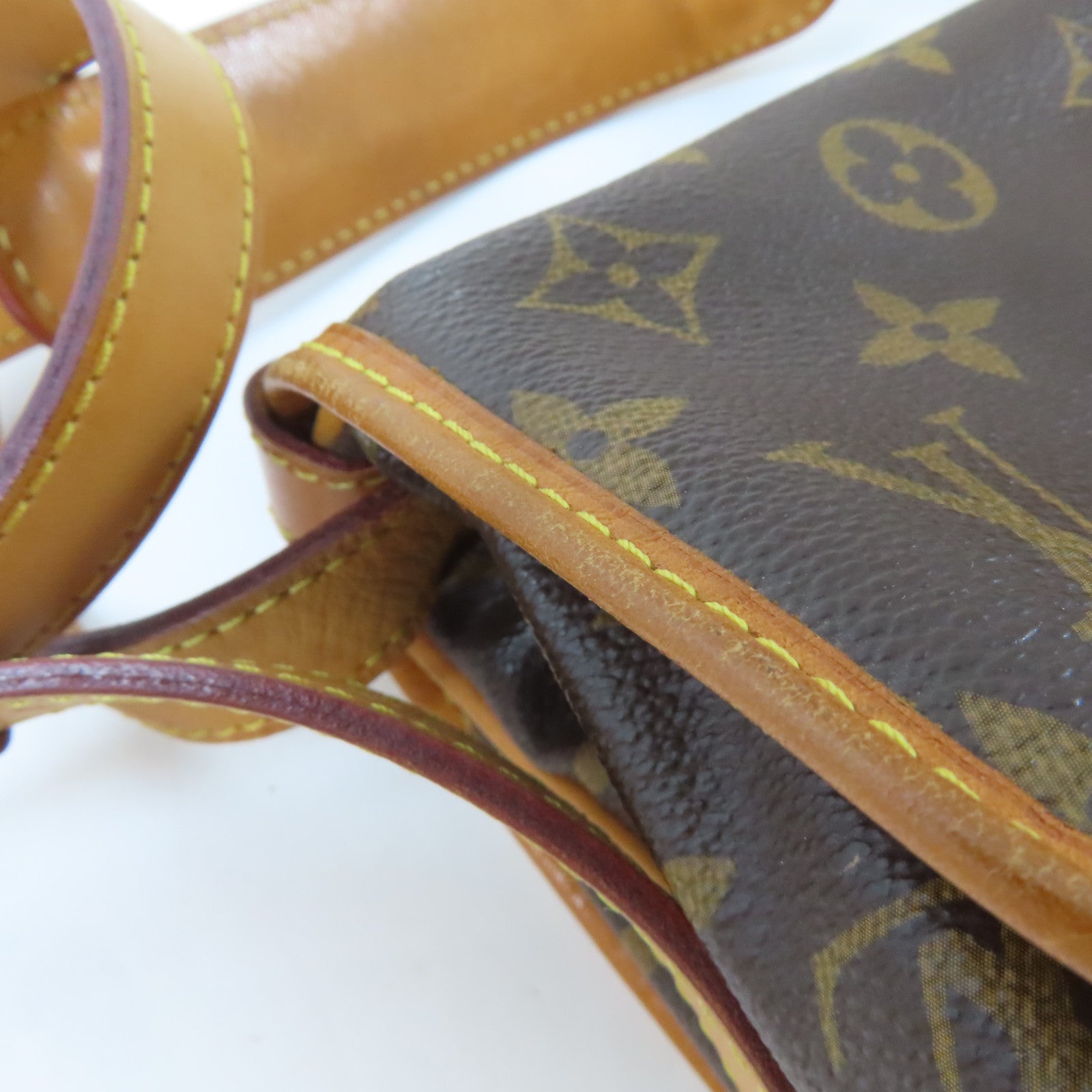 LOUIS VUITTON Monogram Saumur MM金扣肩背袋啡色