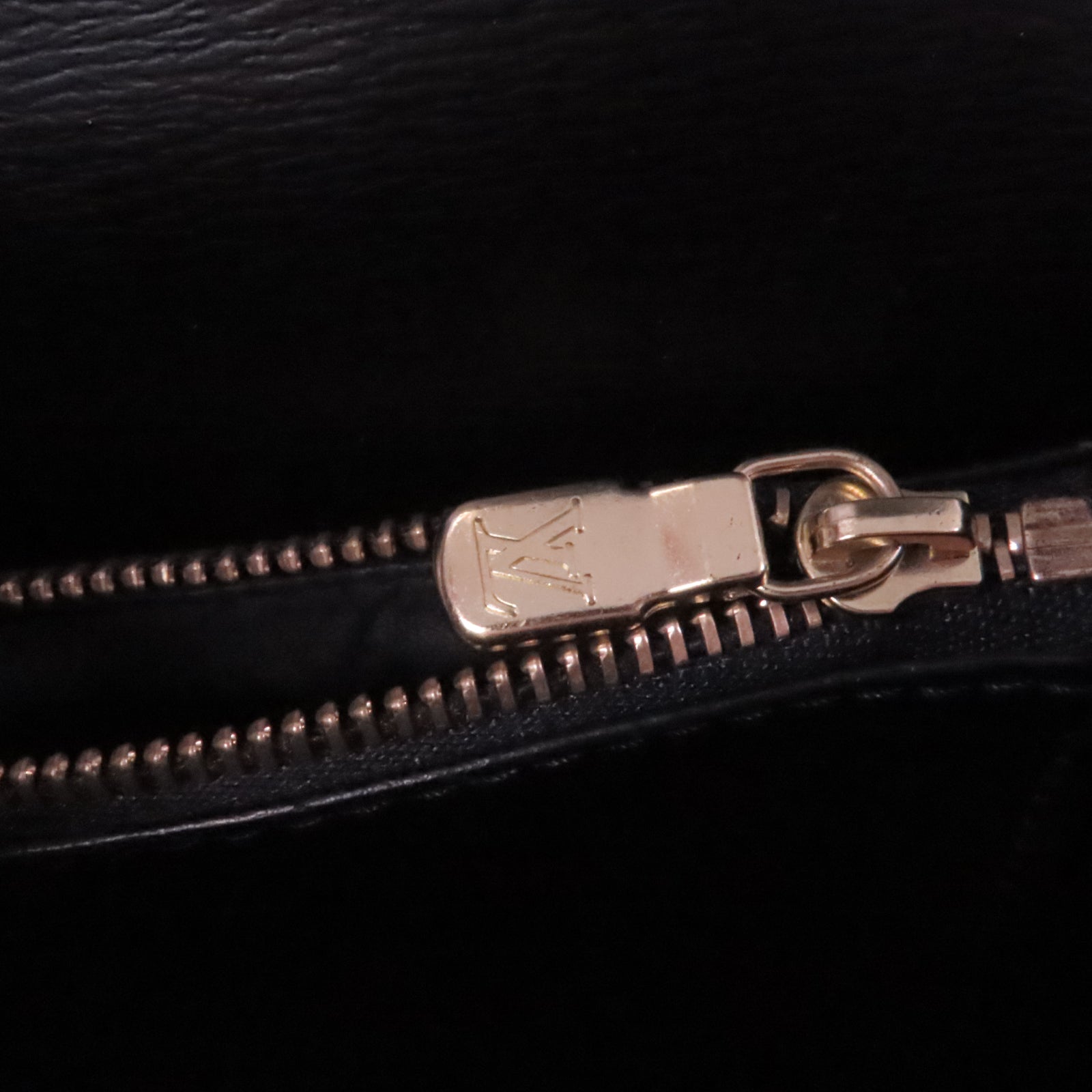LOUIS VUITTON Epi Malesherbes金扣手挽袋黑色