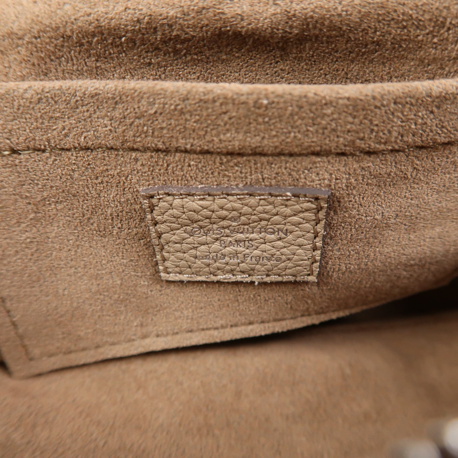 LOUIS VUITTON 【激減優惠】Monogram Mahina Scala Mini Pouch銀扣肩背袋