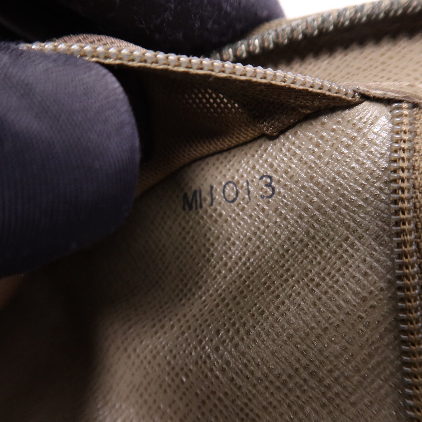 LOUIS VUITTON Damier Geant Mage Sling Bag銀扣腰包