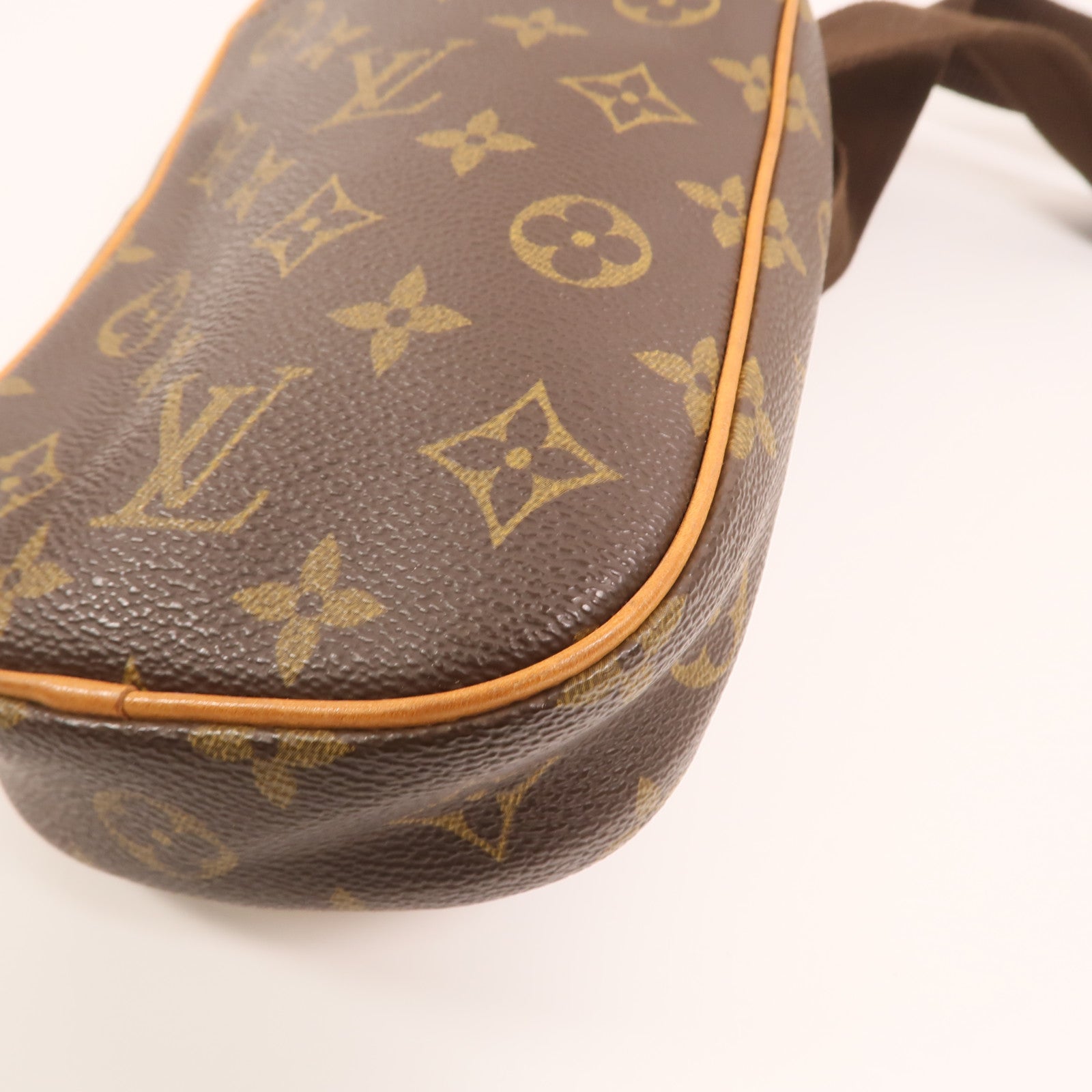 LOUIS VUITTON Monogram Pochette Gange金扣肩背袋