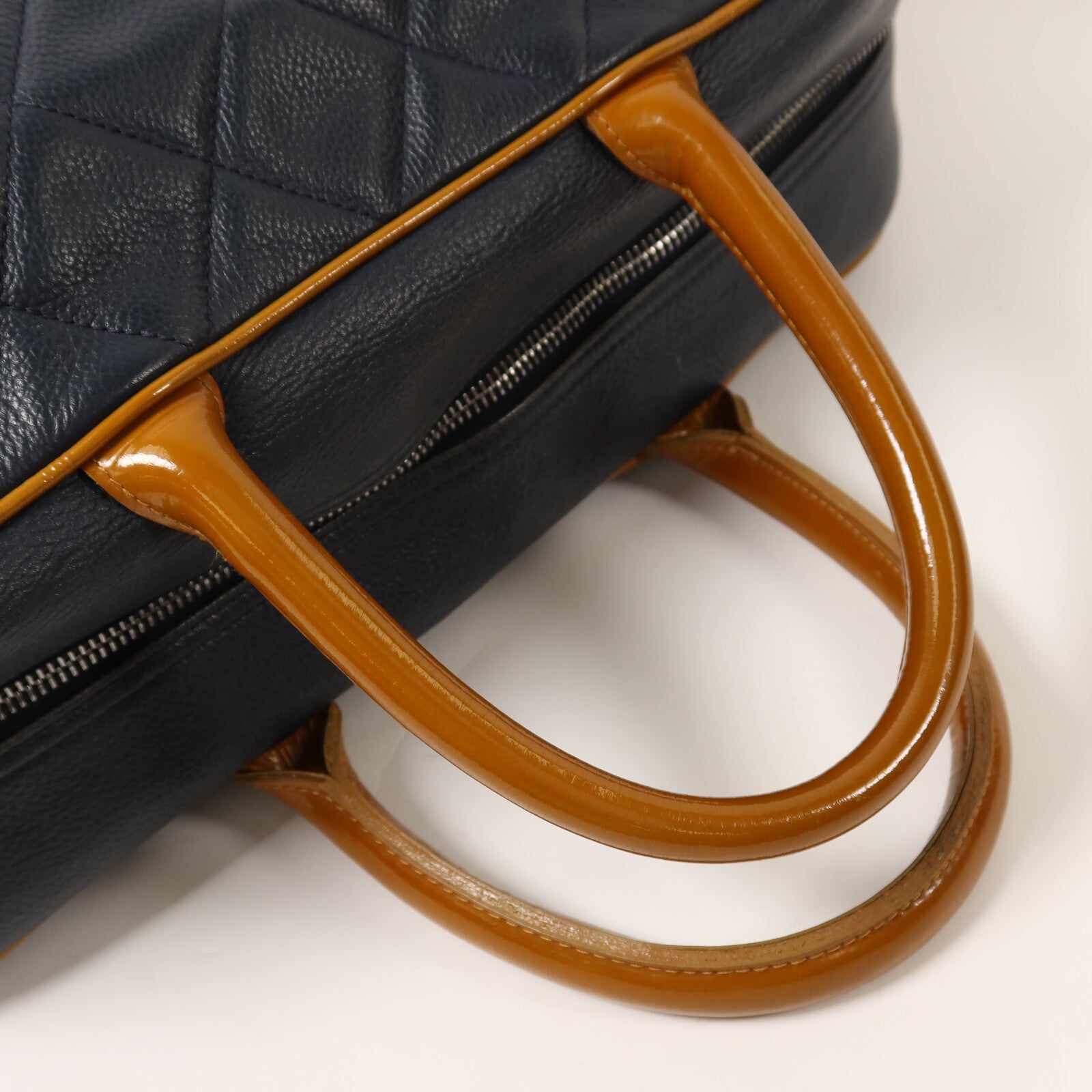 CHANEL 牛皮皮革Boston Bag銀扣手挽袋