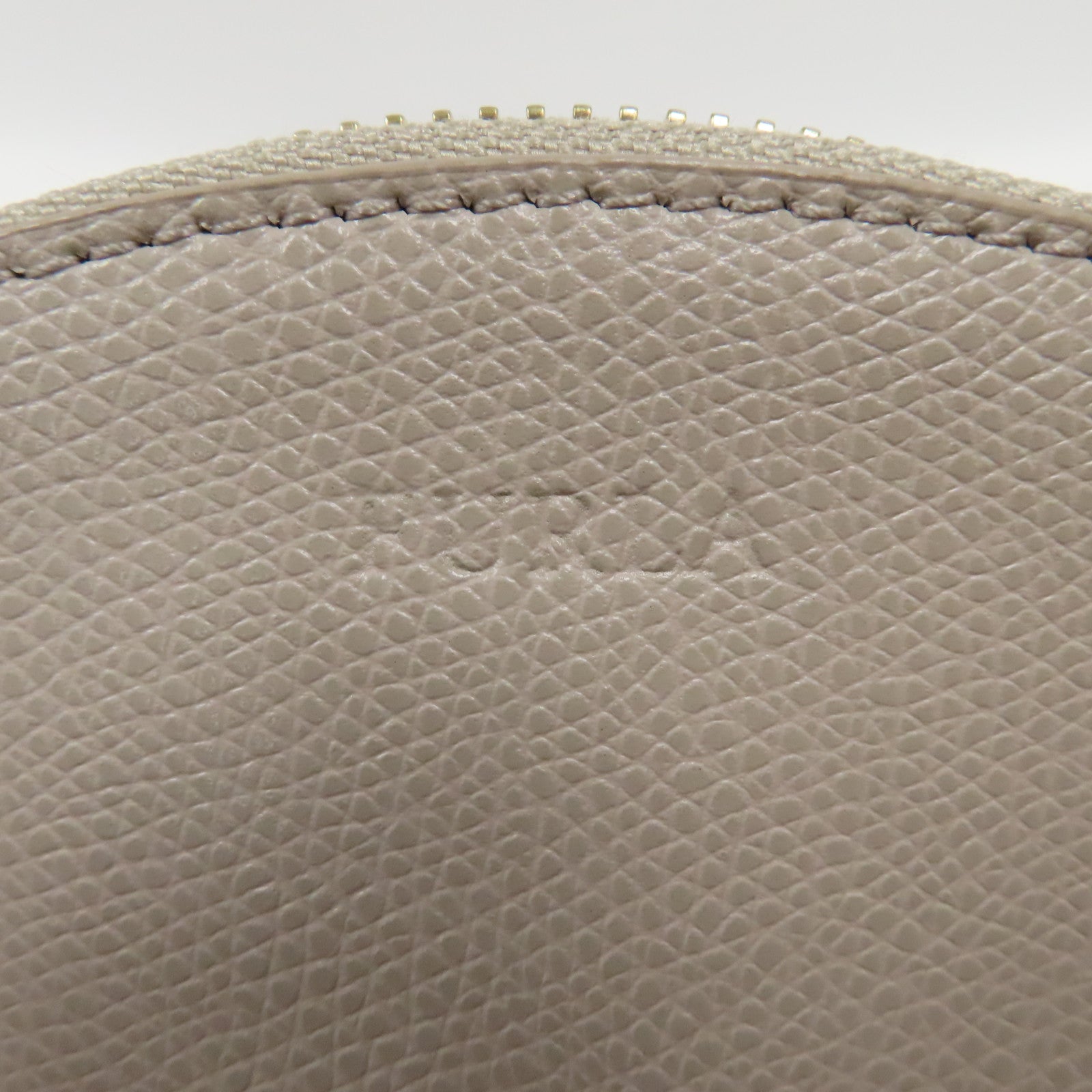 Furla 牛皮皮革Pouch金扣手拿包米色