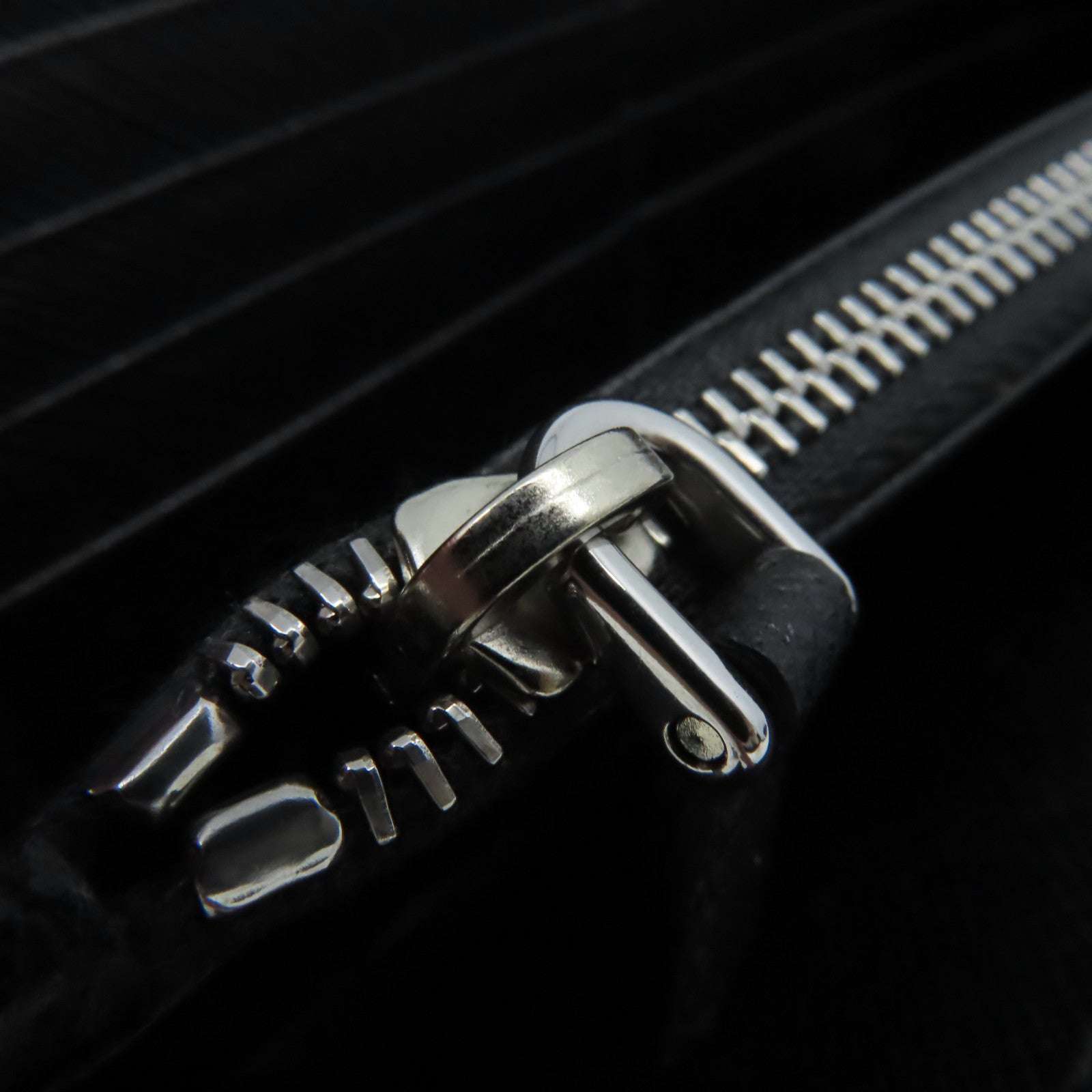 PRADA Saffiano皮革Robot Zipper Long Wallet銀扣長錢包黑色