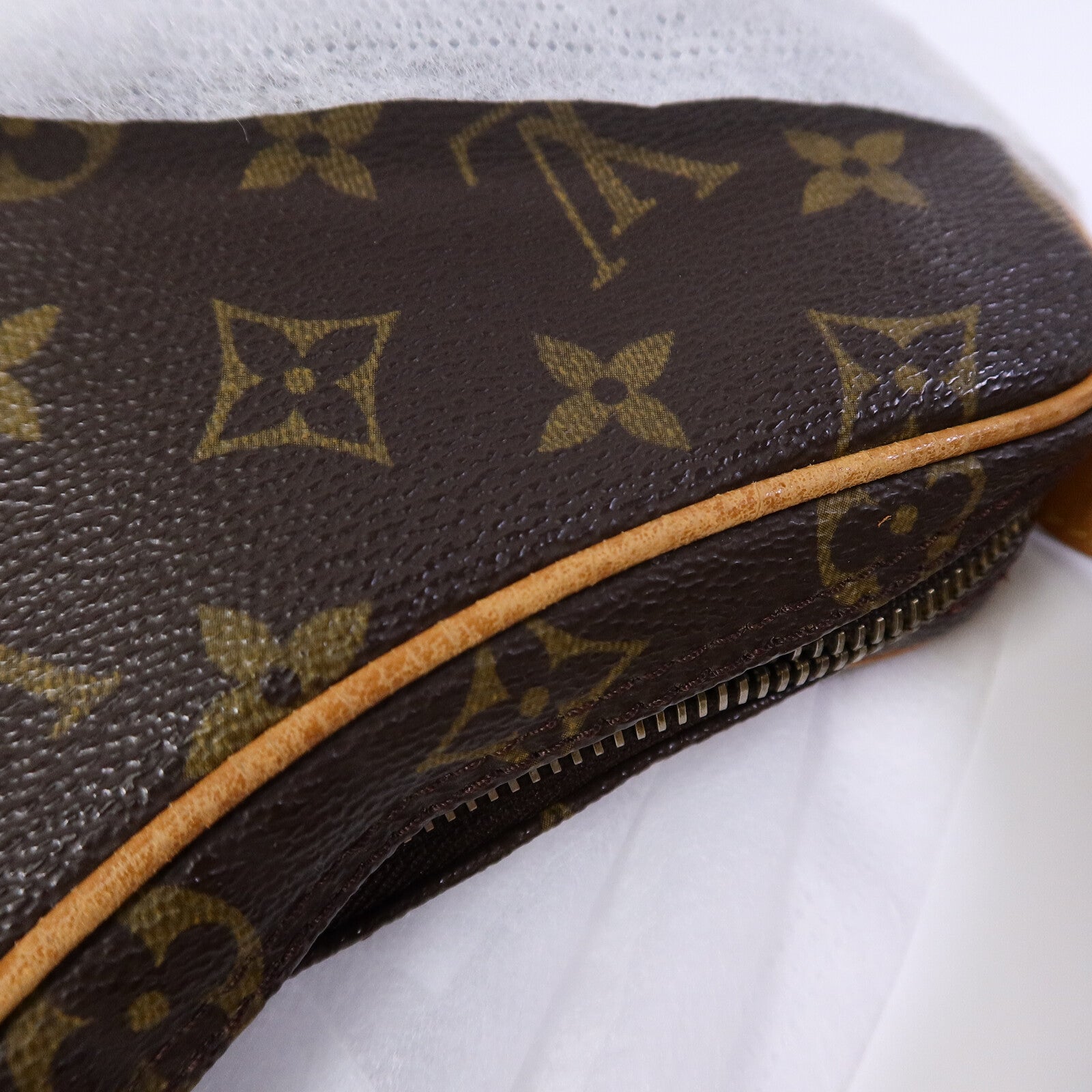 LOUIS VUITTON Monogram Pochette Croissant金扣肩背袋棕色