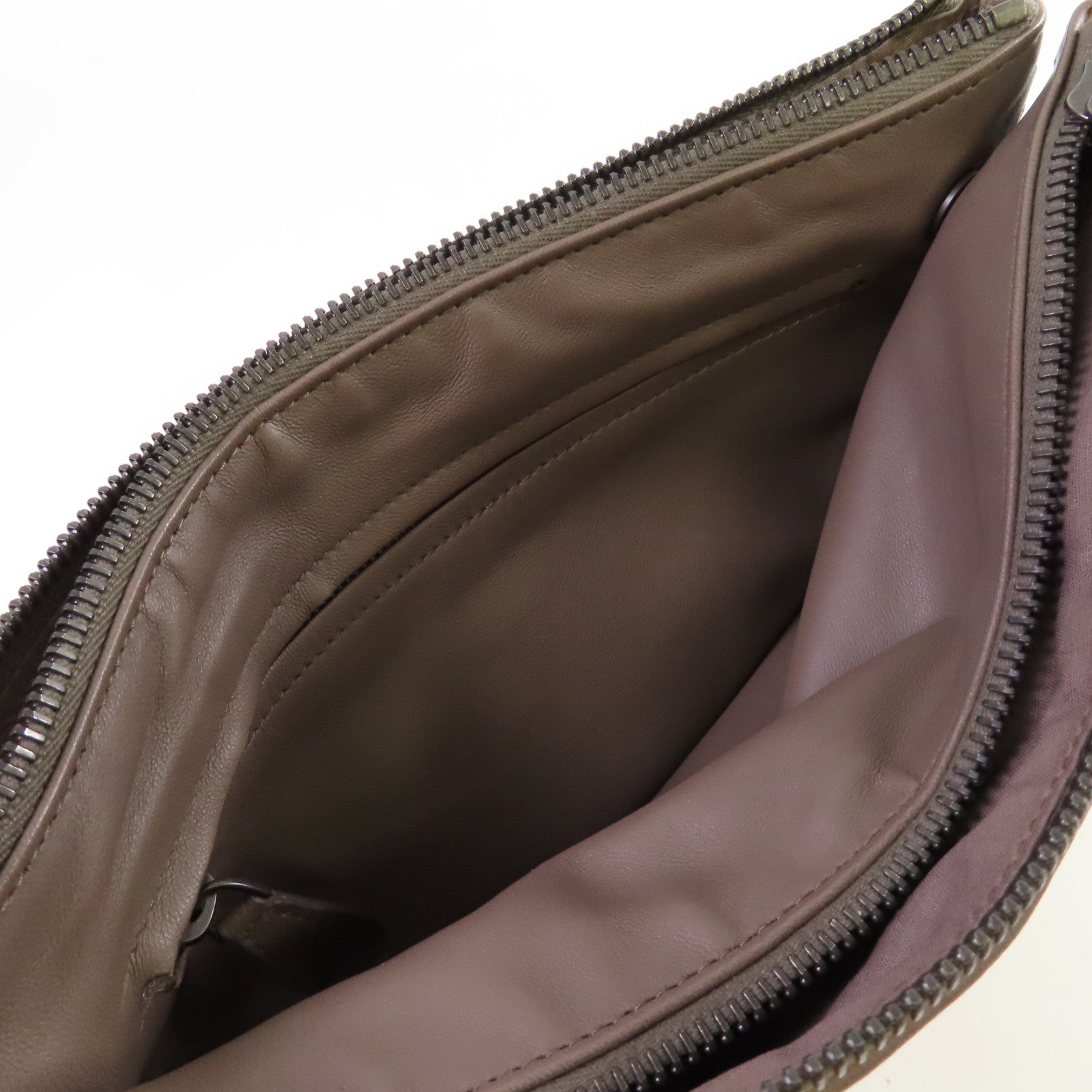 BOTTEGA VENETA 織紋皮革Clutch Bag銀扣手拿包碳灰色