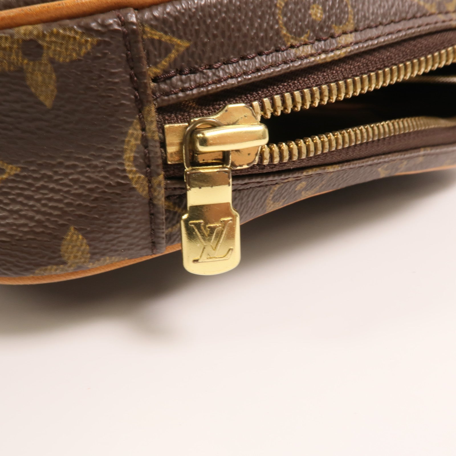 LOUIS VUITTON Monogram Pochette Gange金扣肩背袋