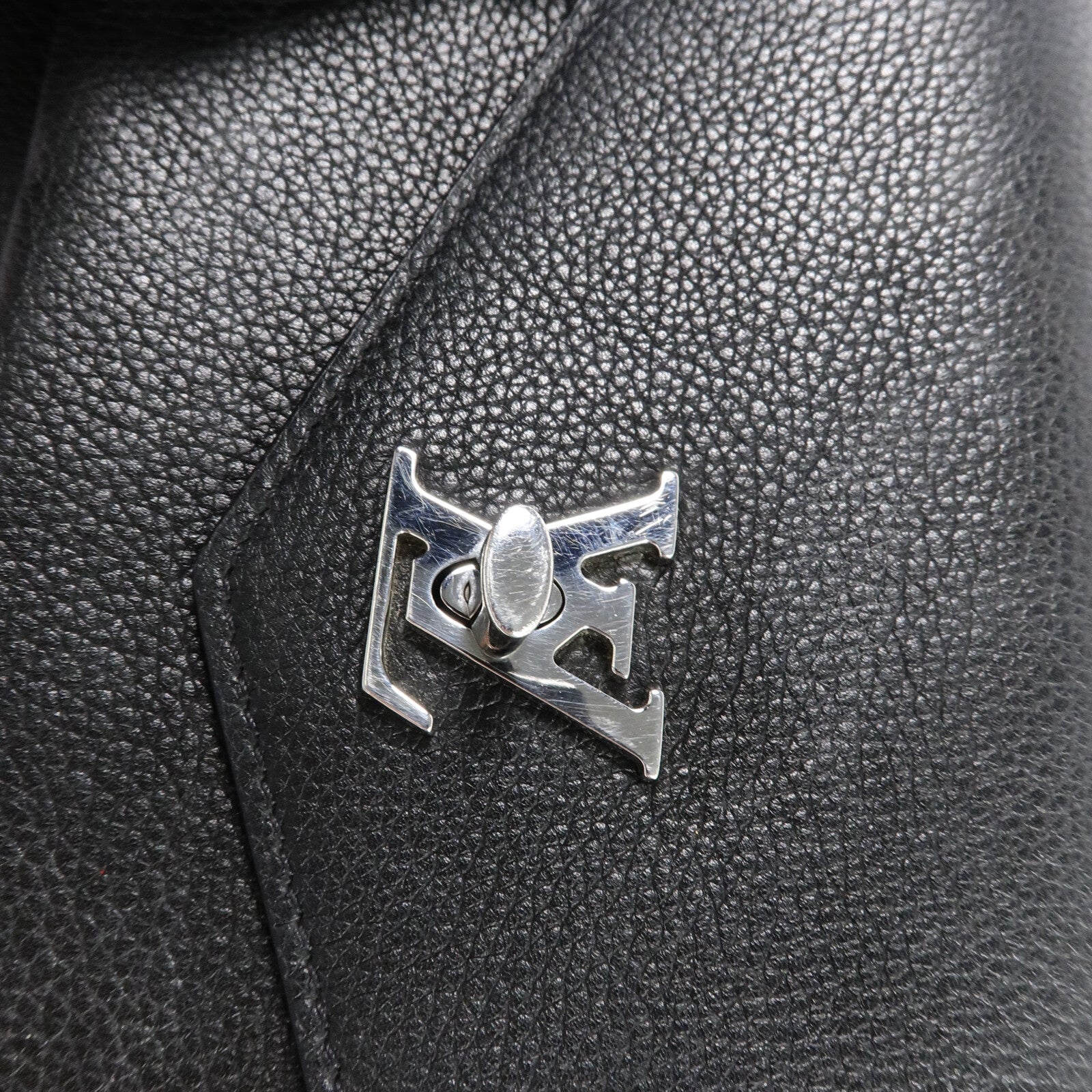 LOUIS VUITTON 牛皮皮革Mylockme銀扣鏈帶肩背袋