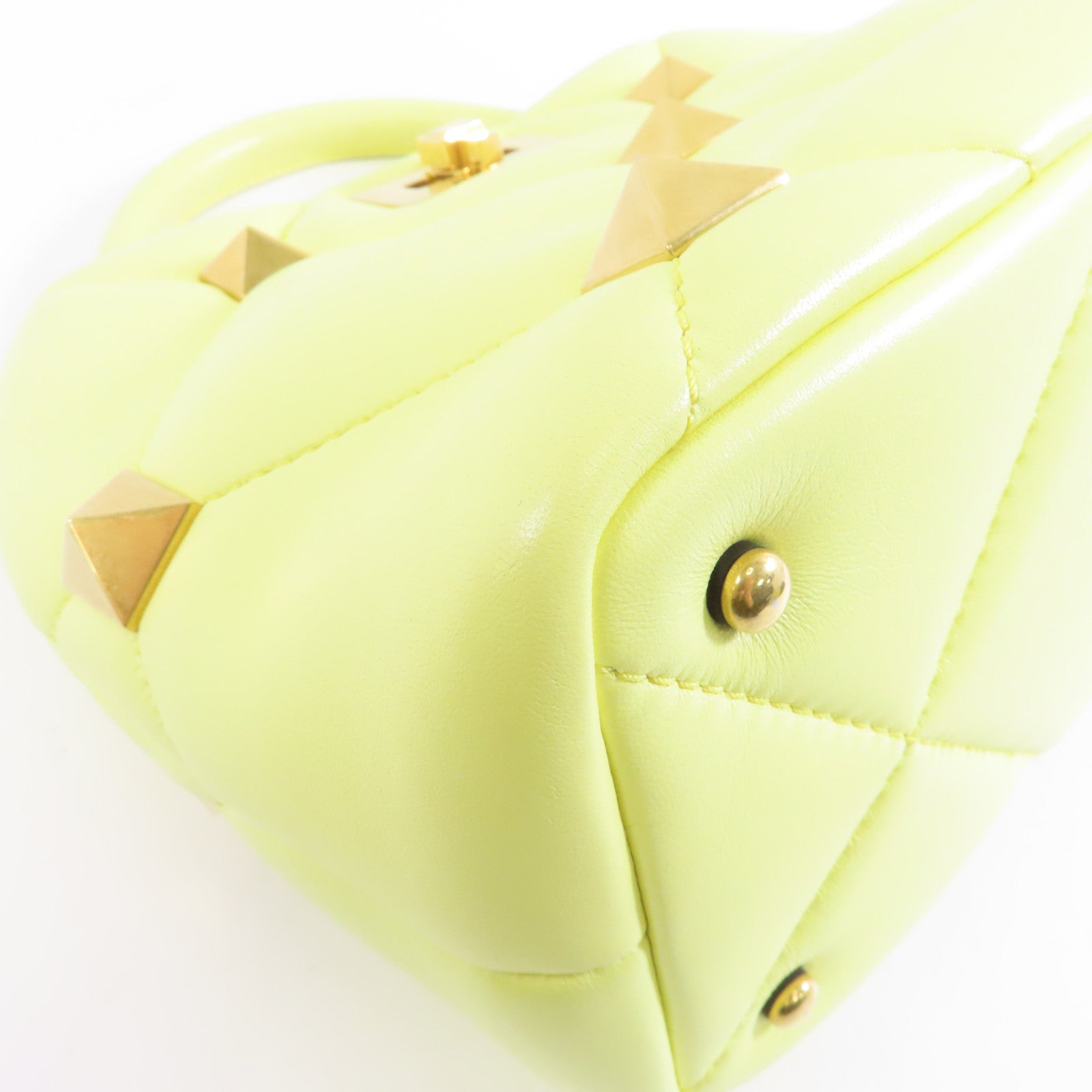 Valentino 牛皮皮革Valentino Garavani Roman Stud金扣手挽肩背兩用袋黃色
