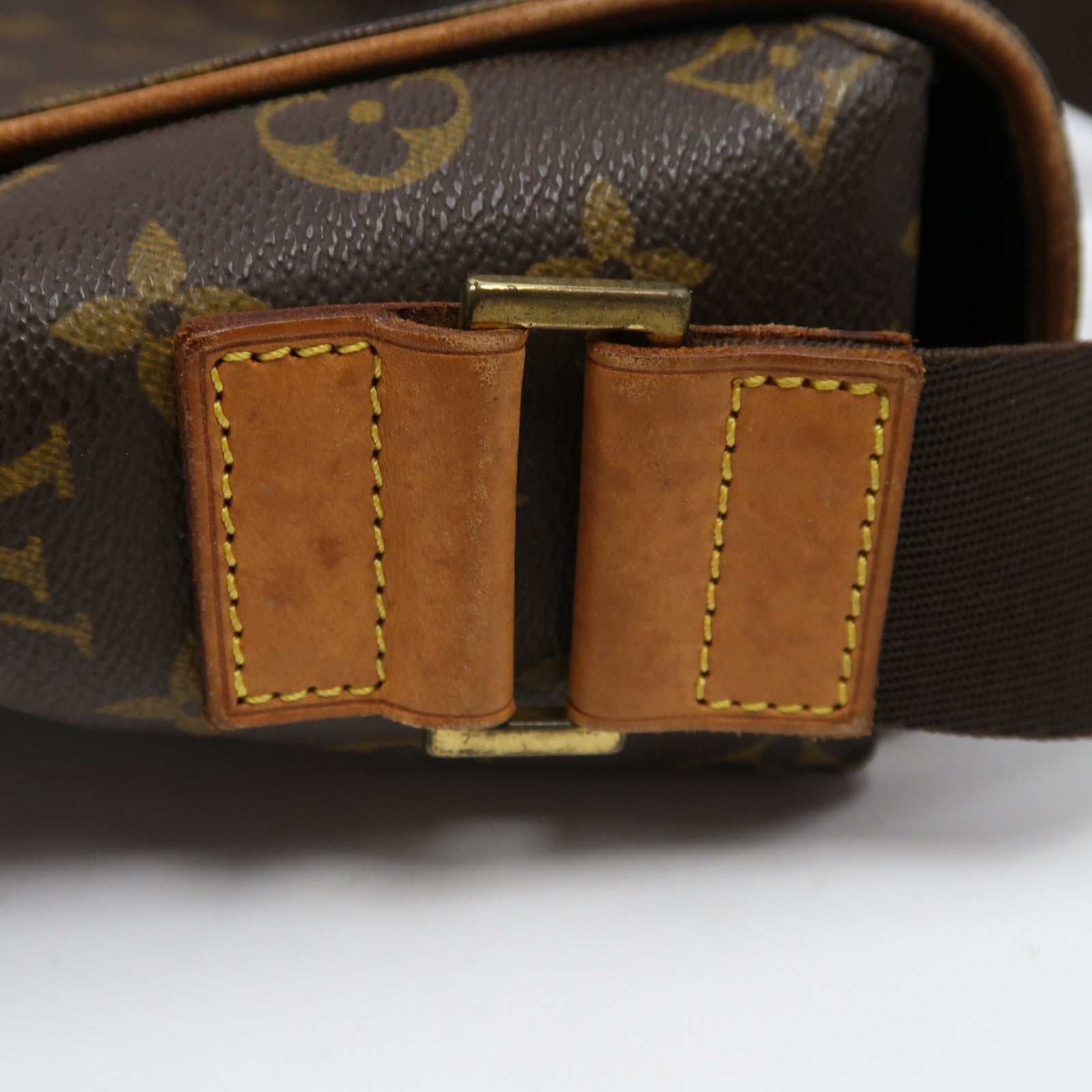 LOUIS VUITTON Monogram Abbesses金扣肩背袋啡色