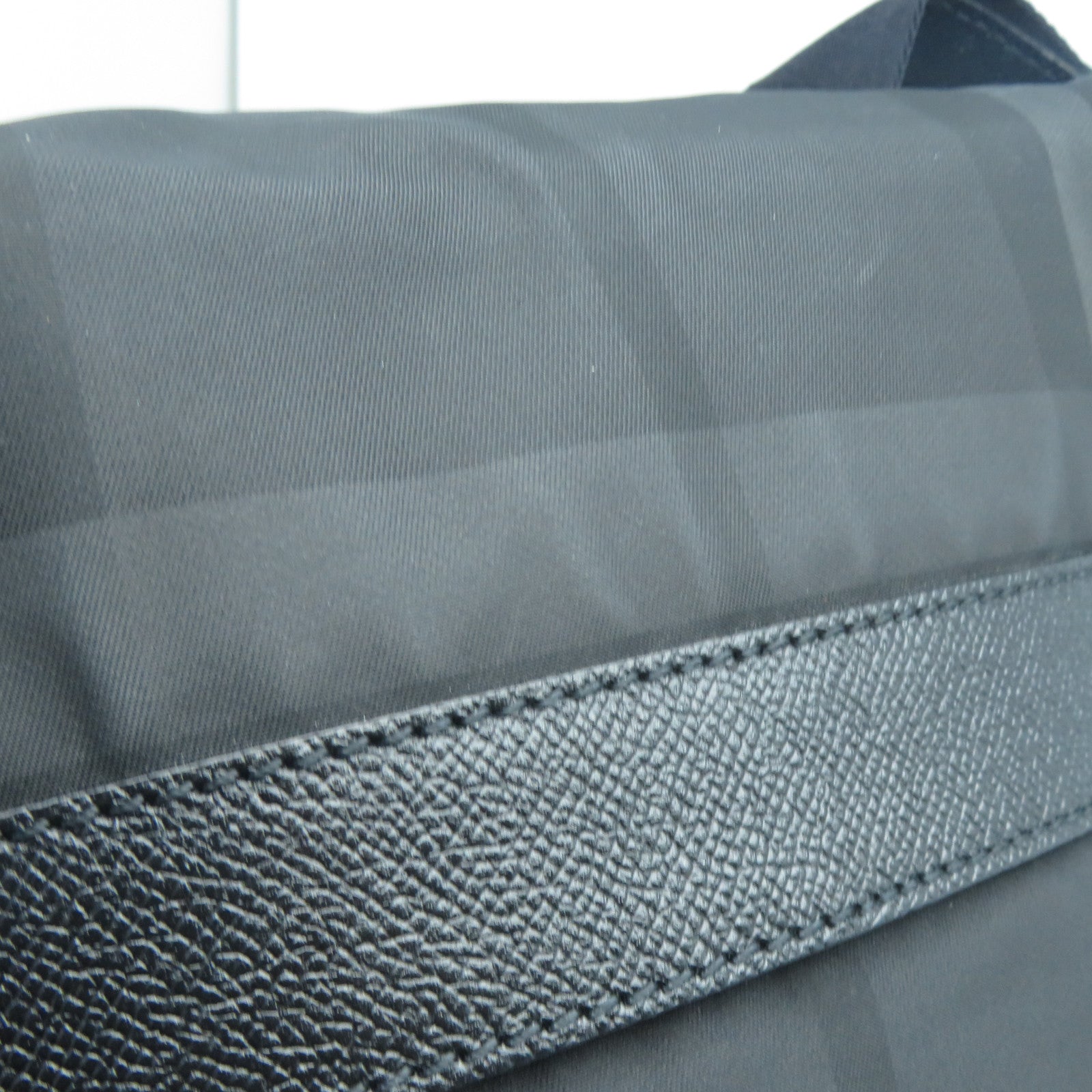 BURBERRY 尼龍Shoulder Bag黑扣肩背袋黑色