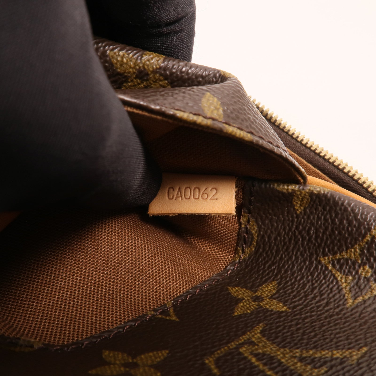 LOUIS VUITTON Monogram Pochette Gange金扣肩背袋