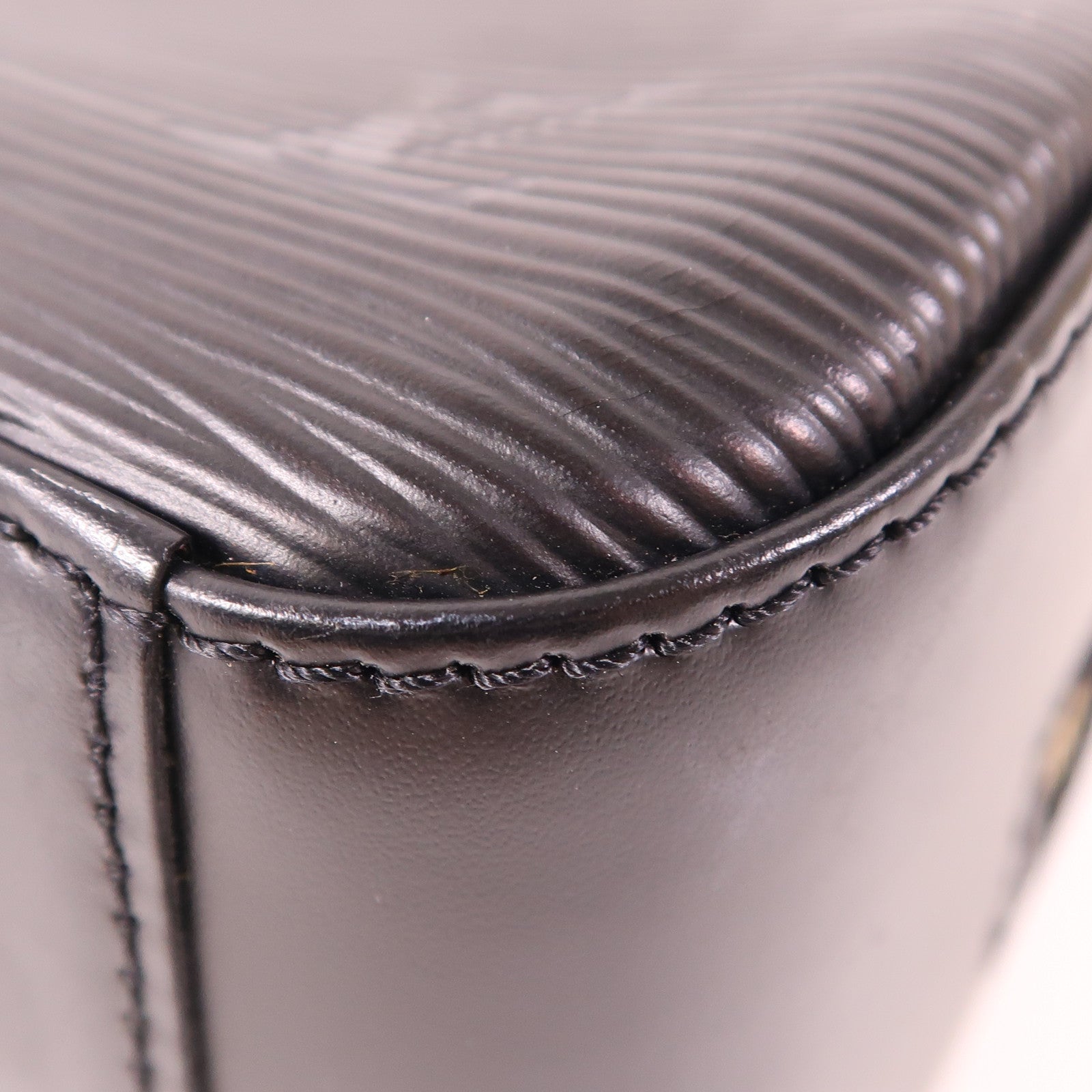 LOUIS VUITTON Epi Jasmin金扣手挽袋