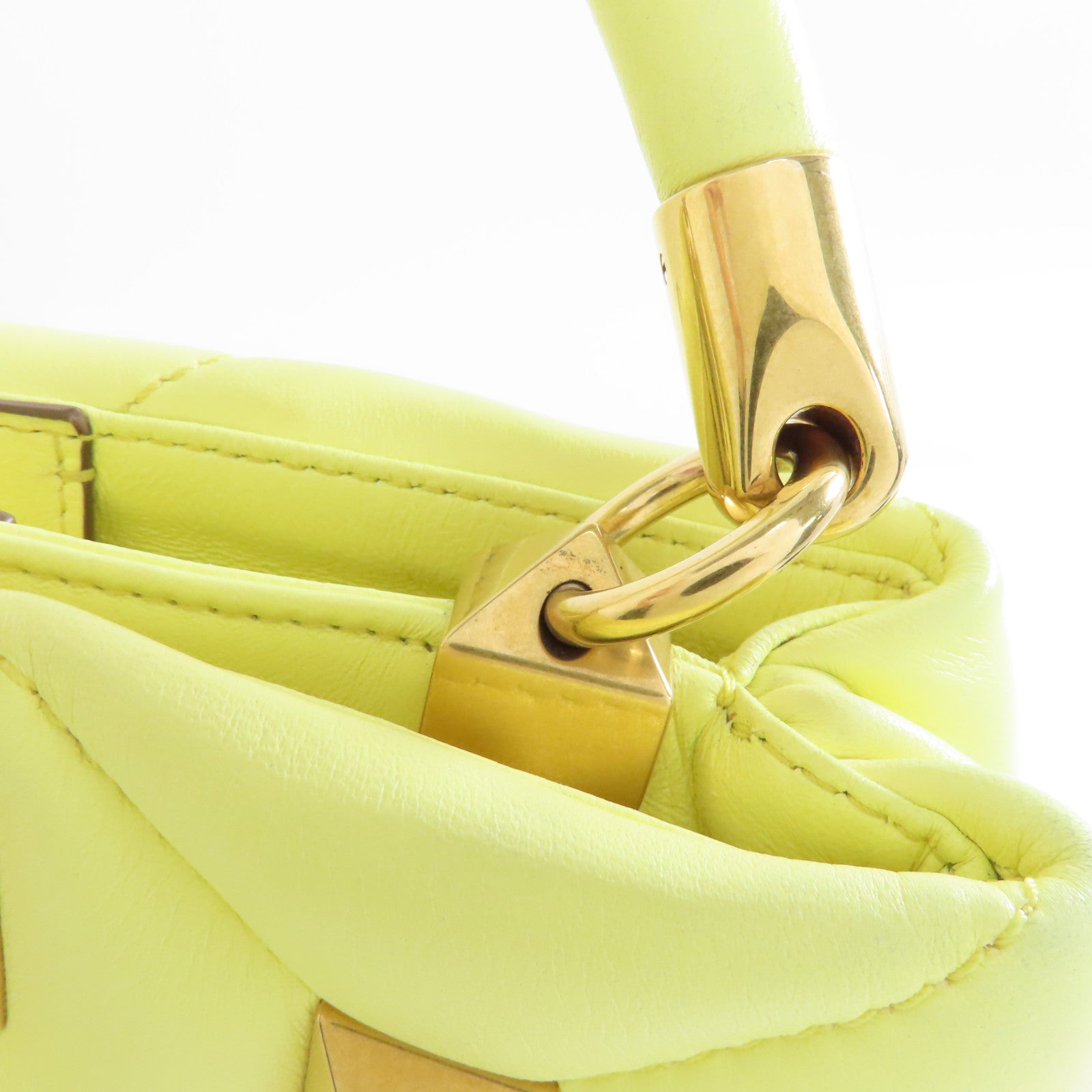 Valentino 牛皮皮革Valentino Garavani Roman Stud金扣手挽肩背兩用袋黃色