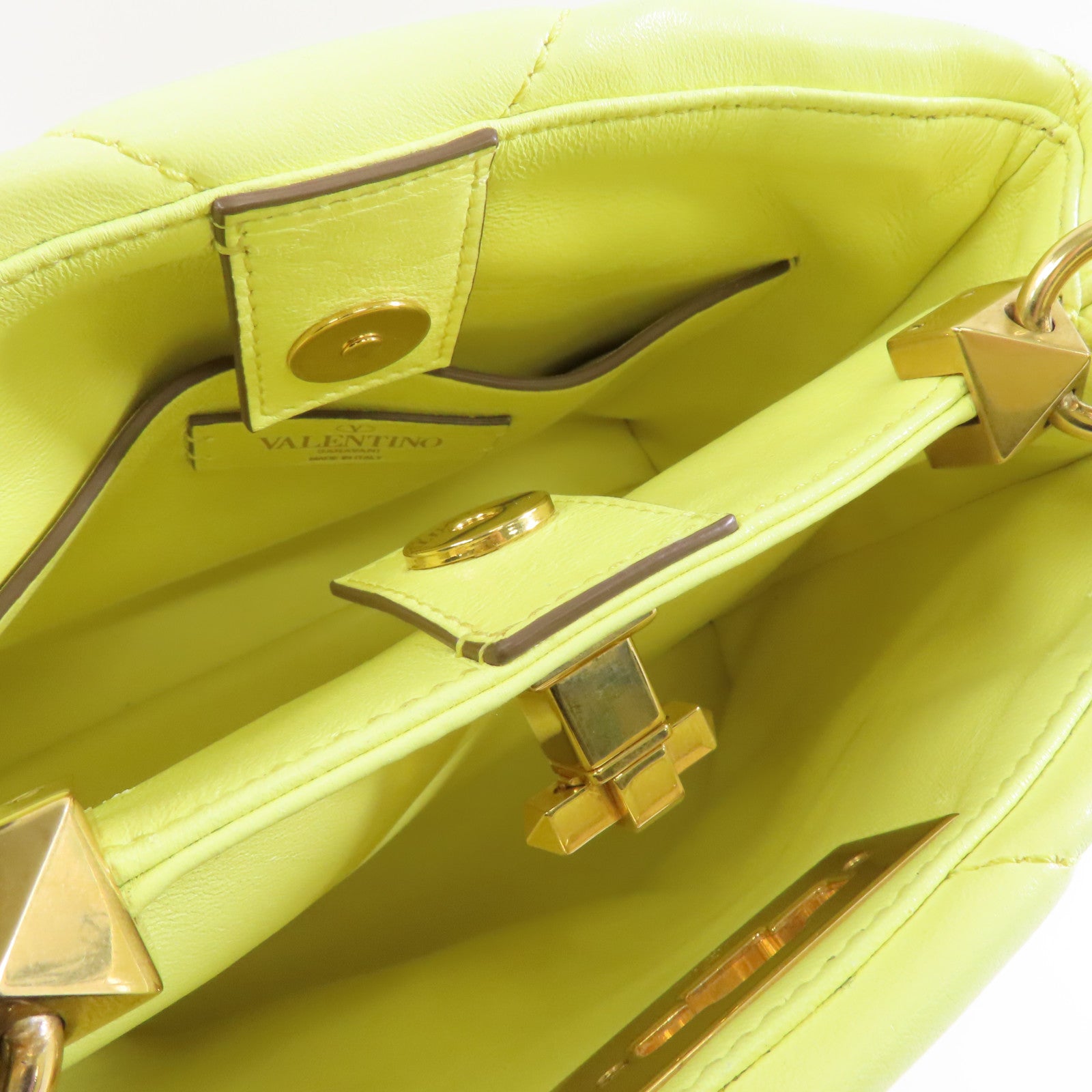 Valentino 牛皮皮革Valentino Garavani Roman Stud金扣手挽肩背兩用袋黃色
