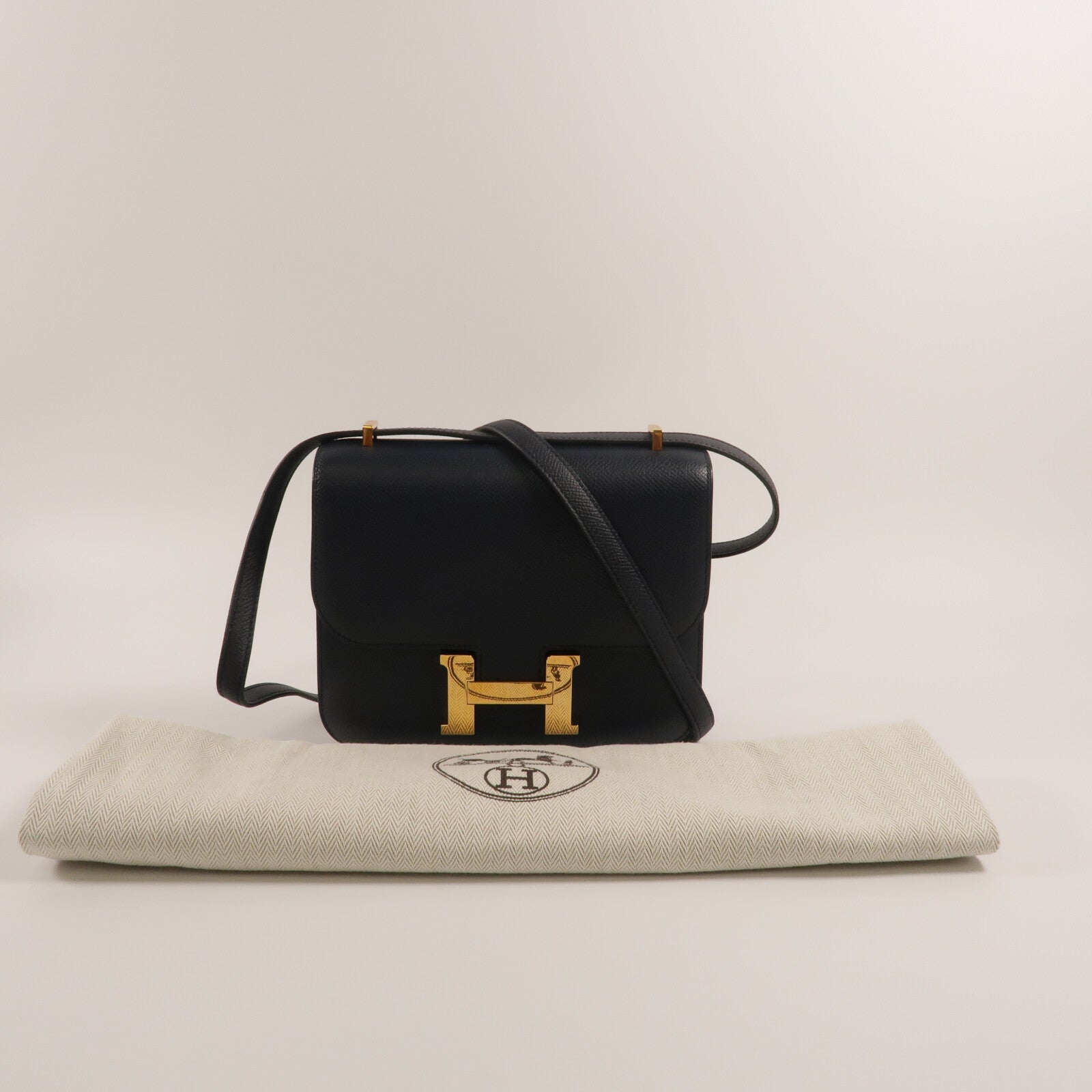 HERMES Epsom皮革Constance Mini肩背袋Bleu Indigo