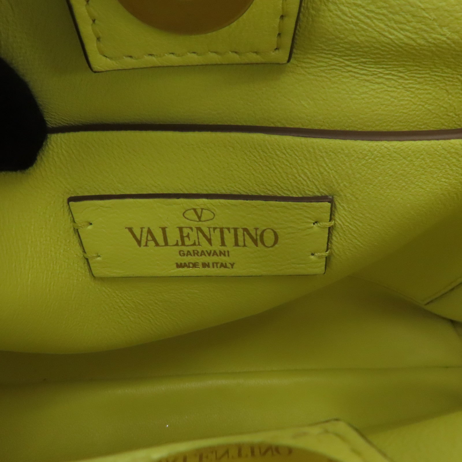 Valentino 牛皮皮革Valentino Garavani Roman Stud金扣手挽肩背兩用袋黃色