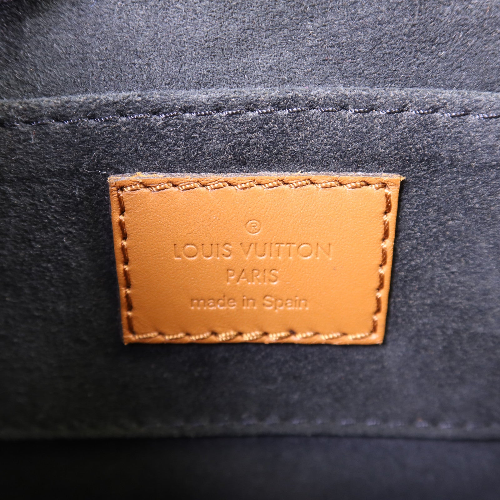 LOUIS VUITTON Monogram Reverse Mini Dauphine金扣肩背袋