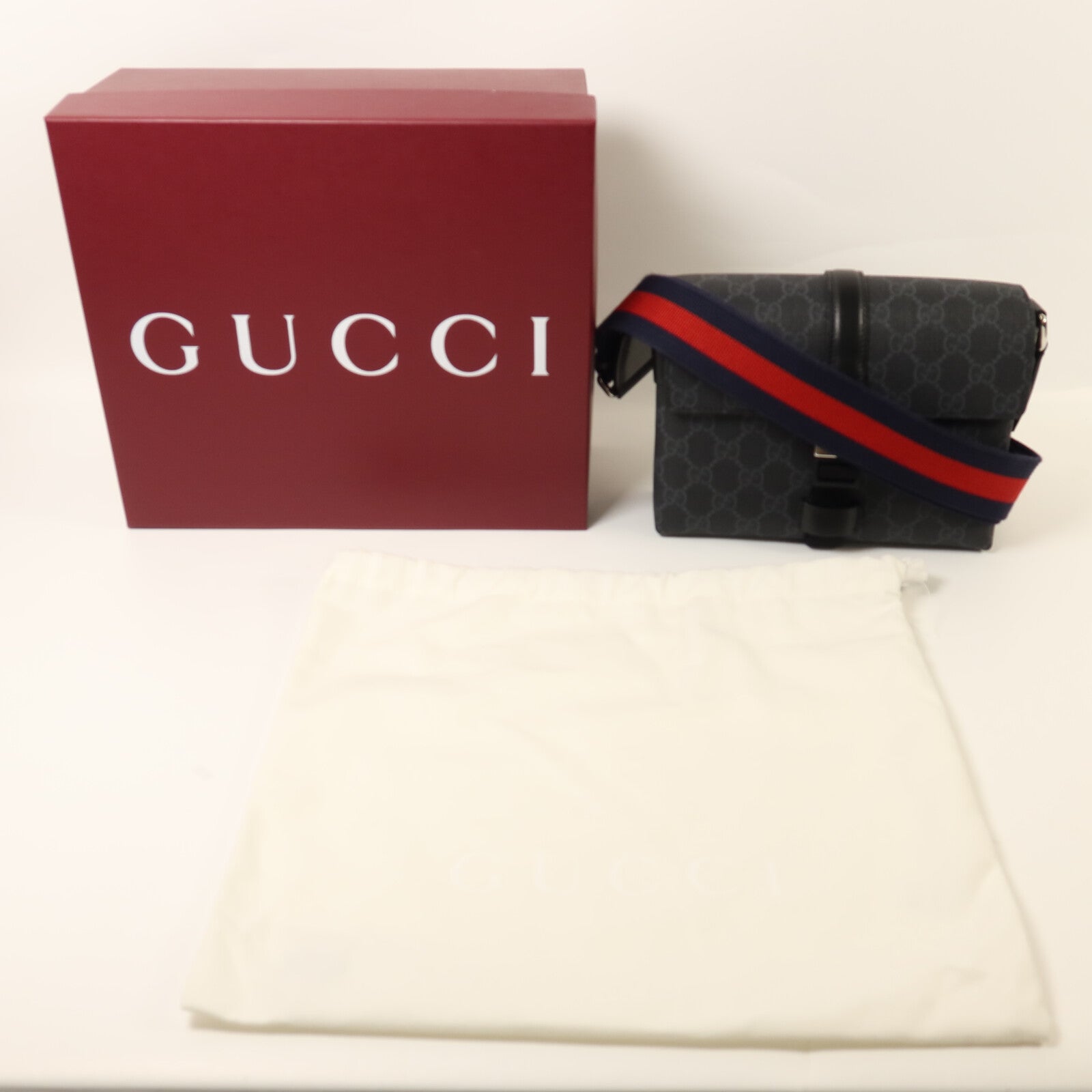 GUCCI 塗層帆布GG Black Mini Bag銀扣肩背袋